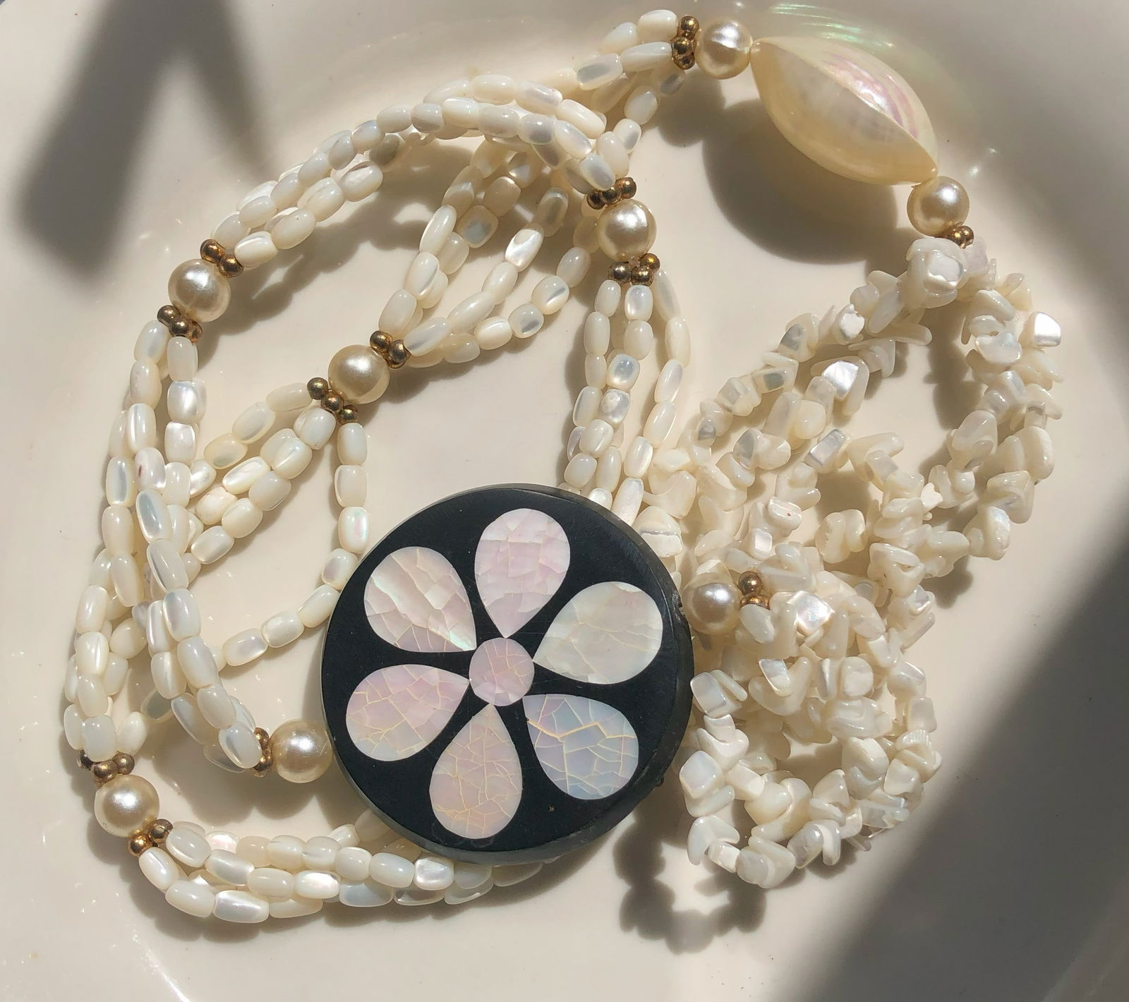Vintage Mother of Pearl Necklace: Vintage Mother of Pearl Necklace