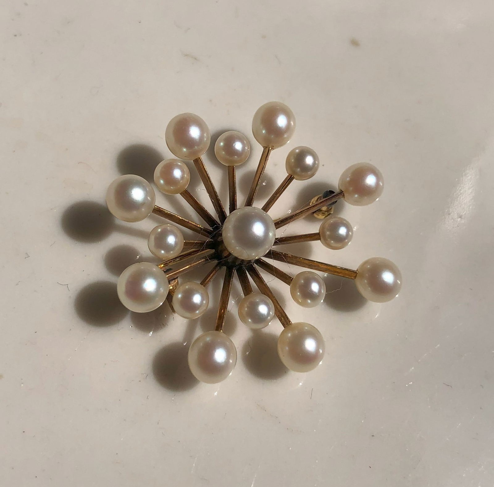 14K Gold Pearl Brooch Pin: 14K Gold Pearl Brooch Pin, weight 5.5g