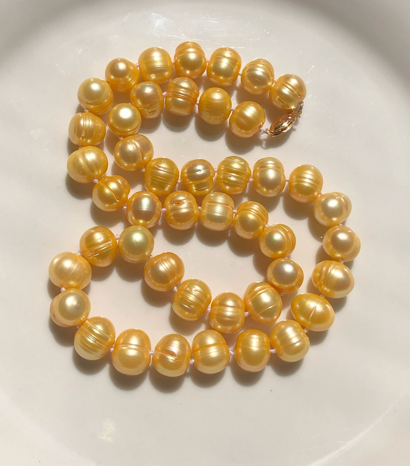 Gold Pearl Necklace: Gold Pearl Necklace