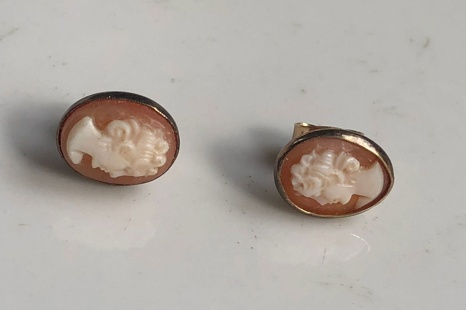 Pair of 10K Gold Cameo Earrings: Pair of 10K Gold Cameo Earrings, weight 1.8g