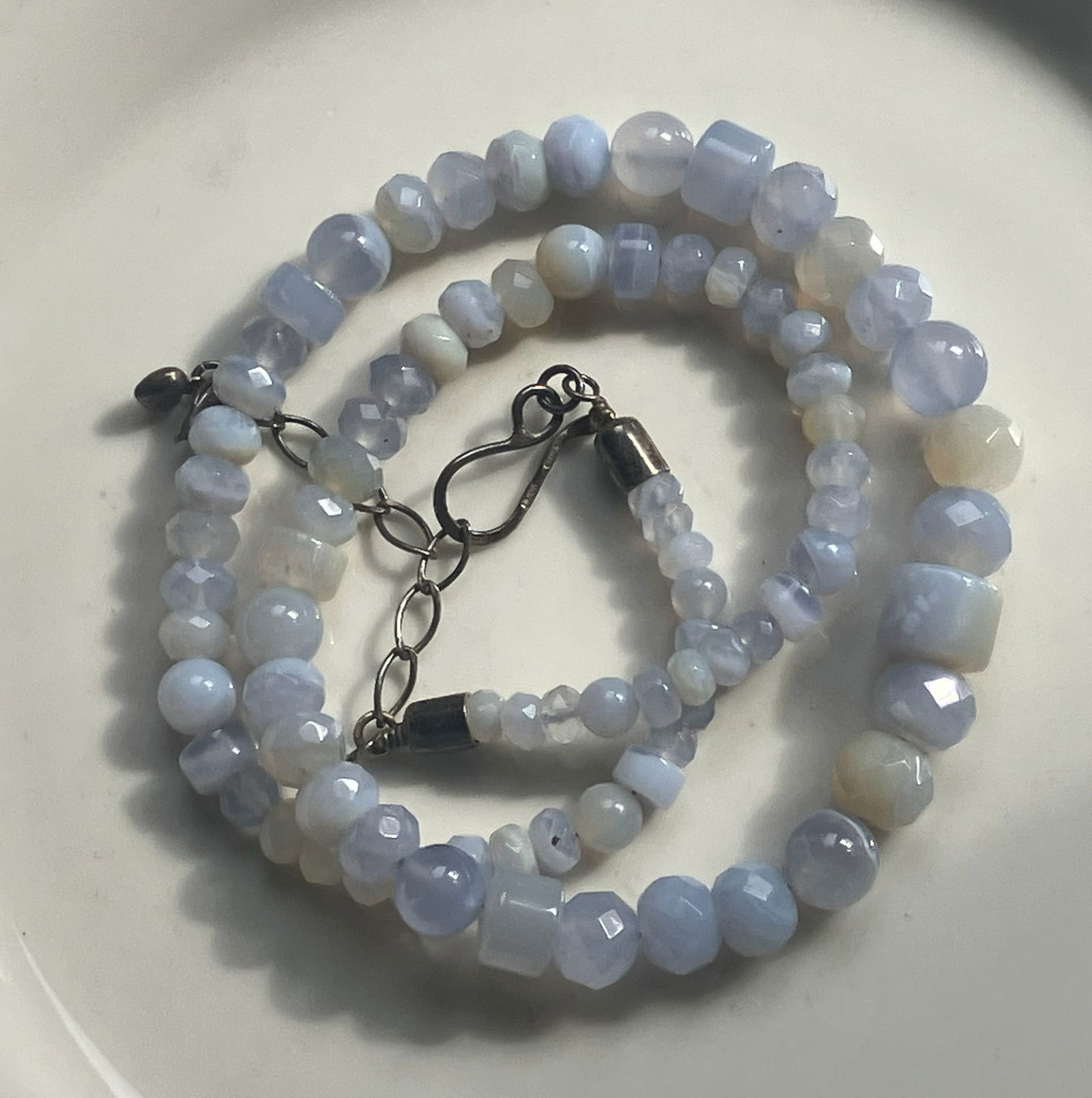 Vintage Agate Necklace with Silver Clasp: Vintage Agate Necklace with Silver Clasp