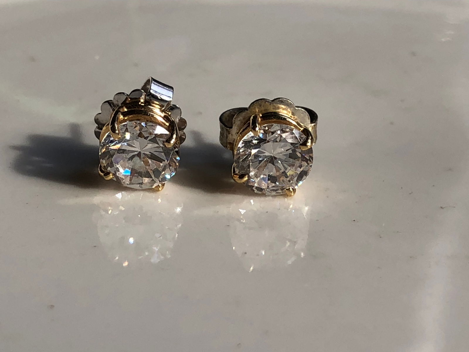 Pair of 14K Gold Earrings (1 of 4)