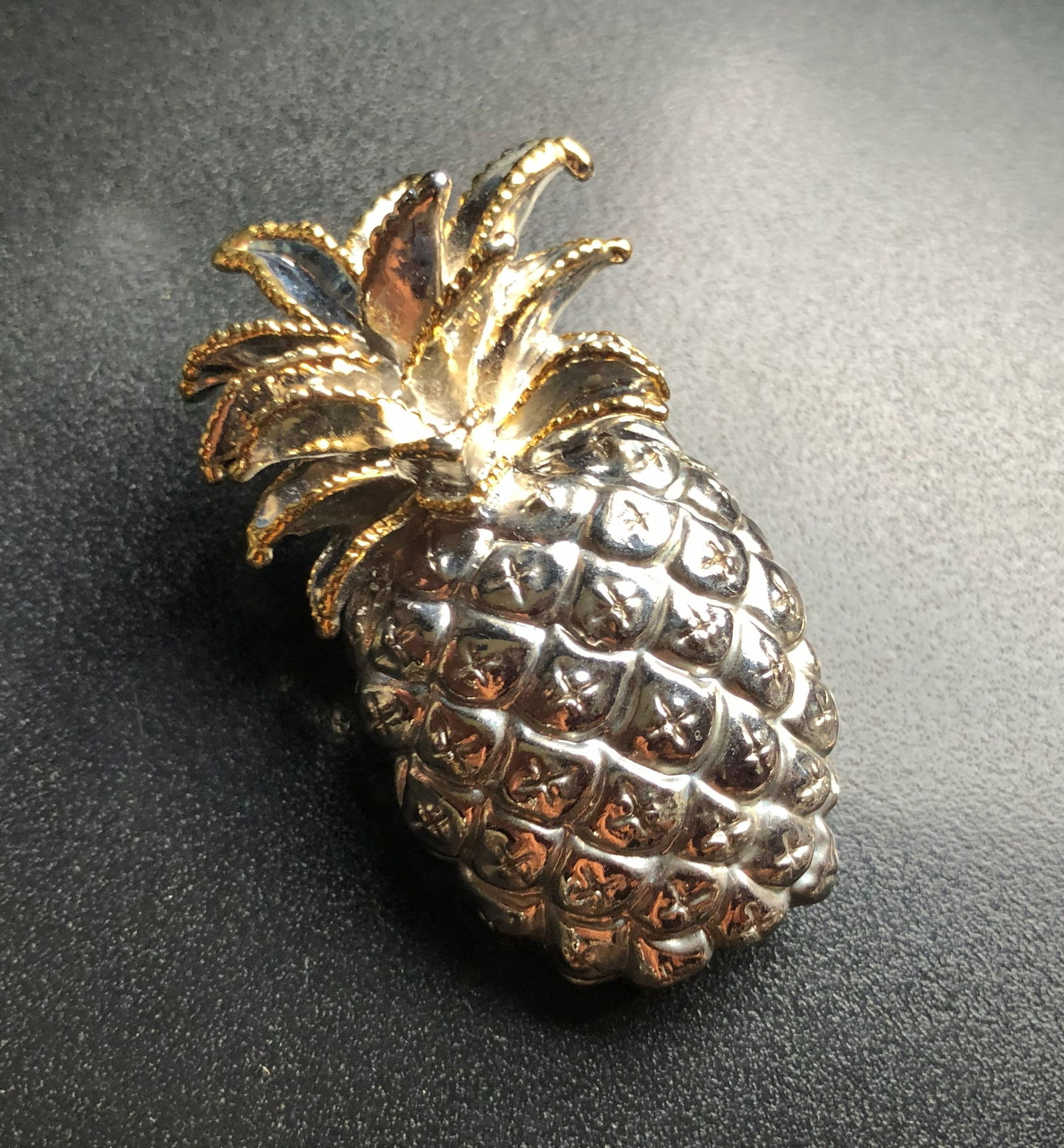 Pineapple Brooch (1 of 4)