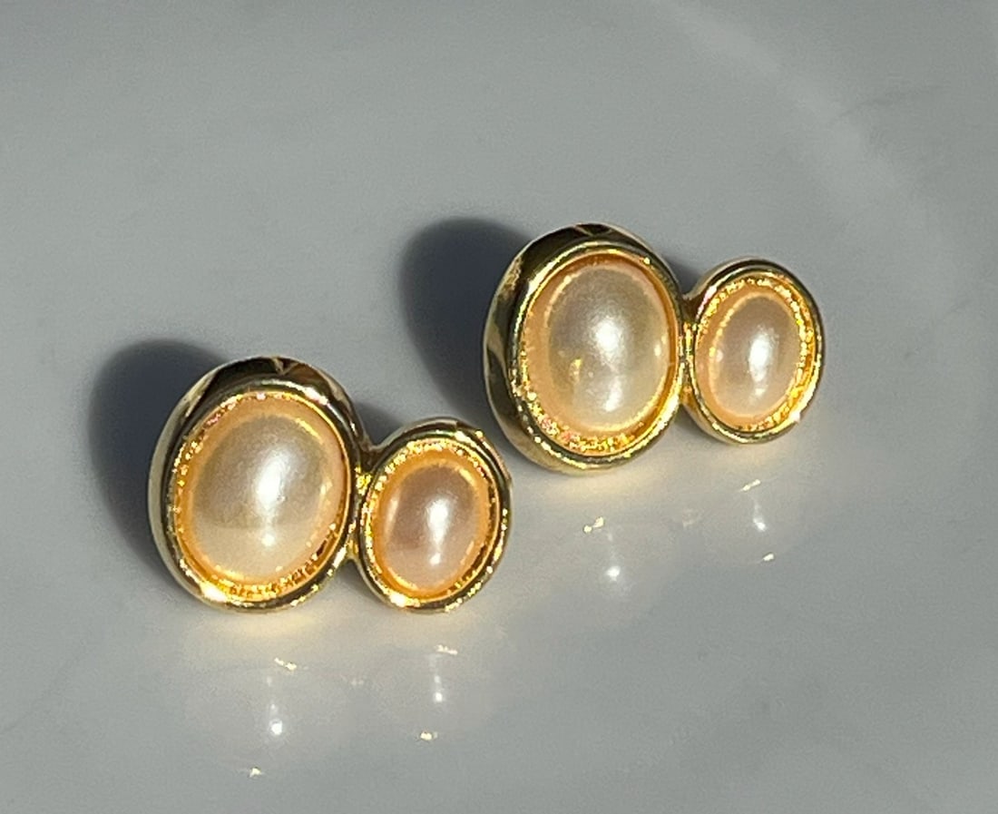 Pair of Earrings: Pair of Earrings