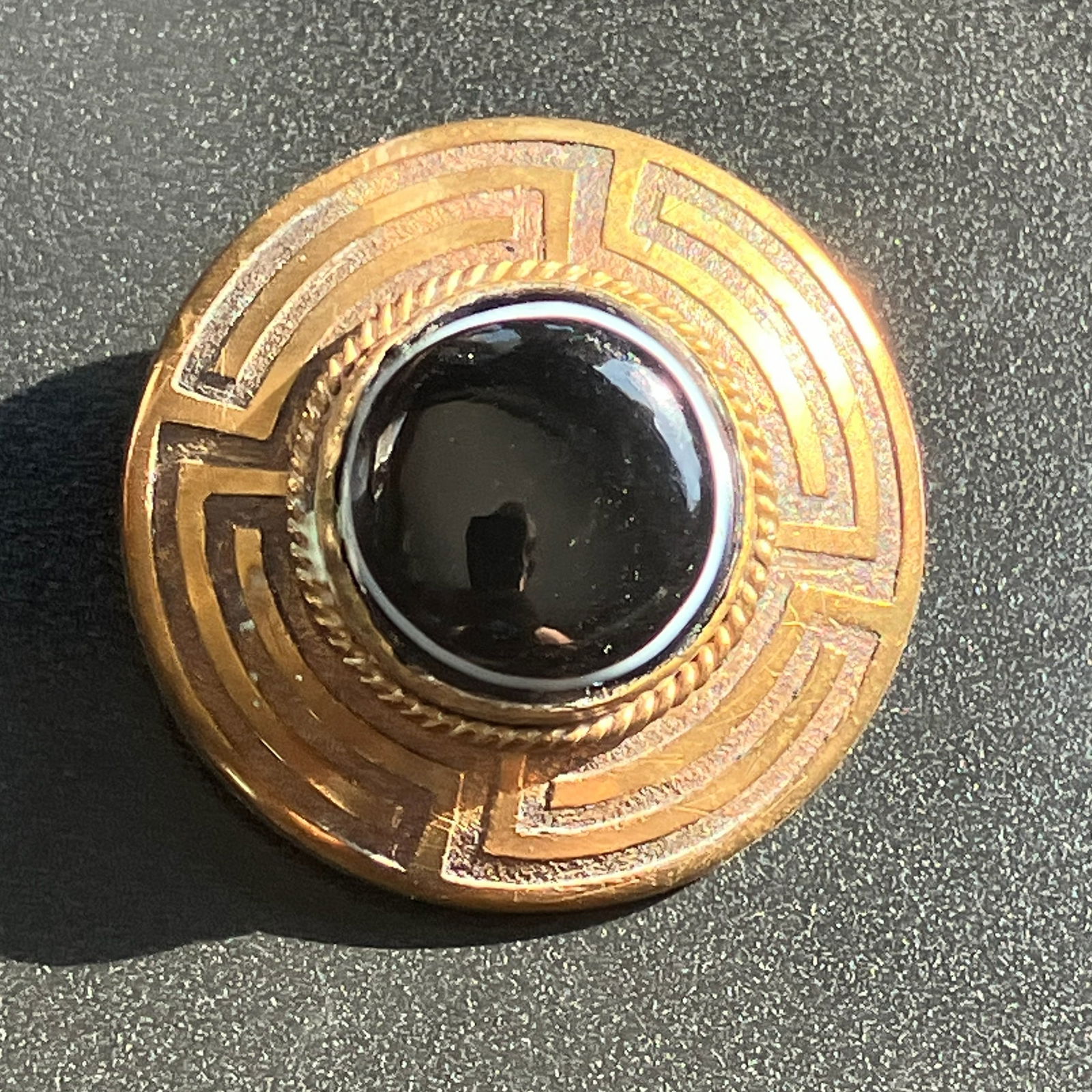 Antique Gold Filled Agagte Brooch Pin: Antique Gold Filled Agagte Brooch Pin, Weight 20.5, Diameter: 1.6"