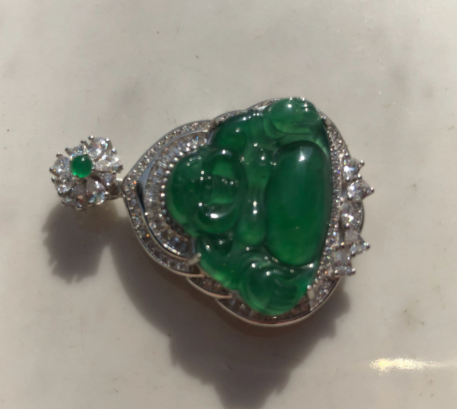 Natural Green Jadeite Pendant with Certificate: Natural Green Jadeite Pendant with Certificate, total size: 1"