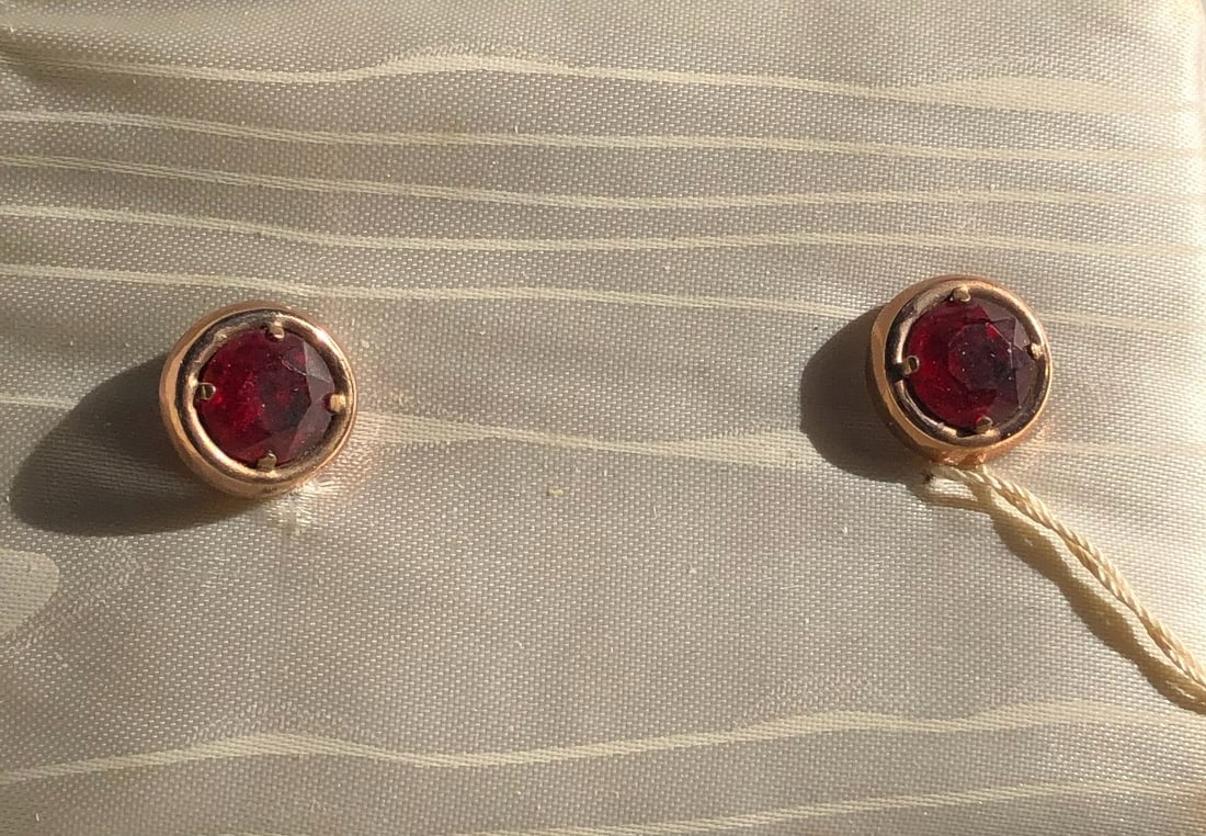 Pair of Gold Filled Earrings: Pair of Gold Filled Earrings