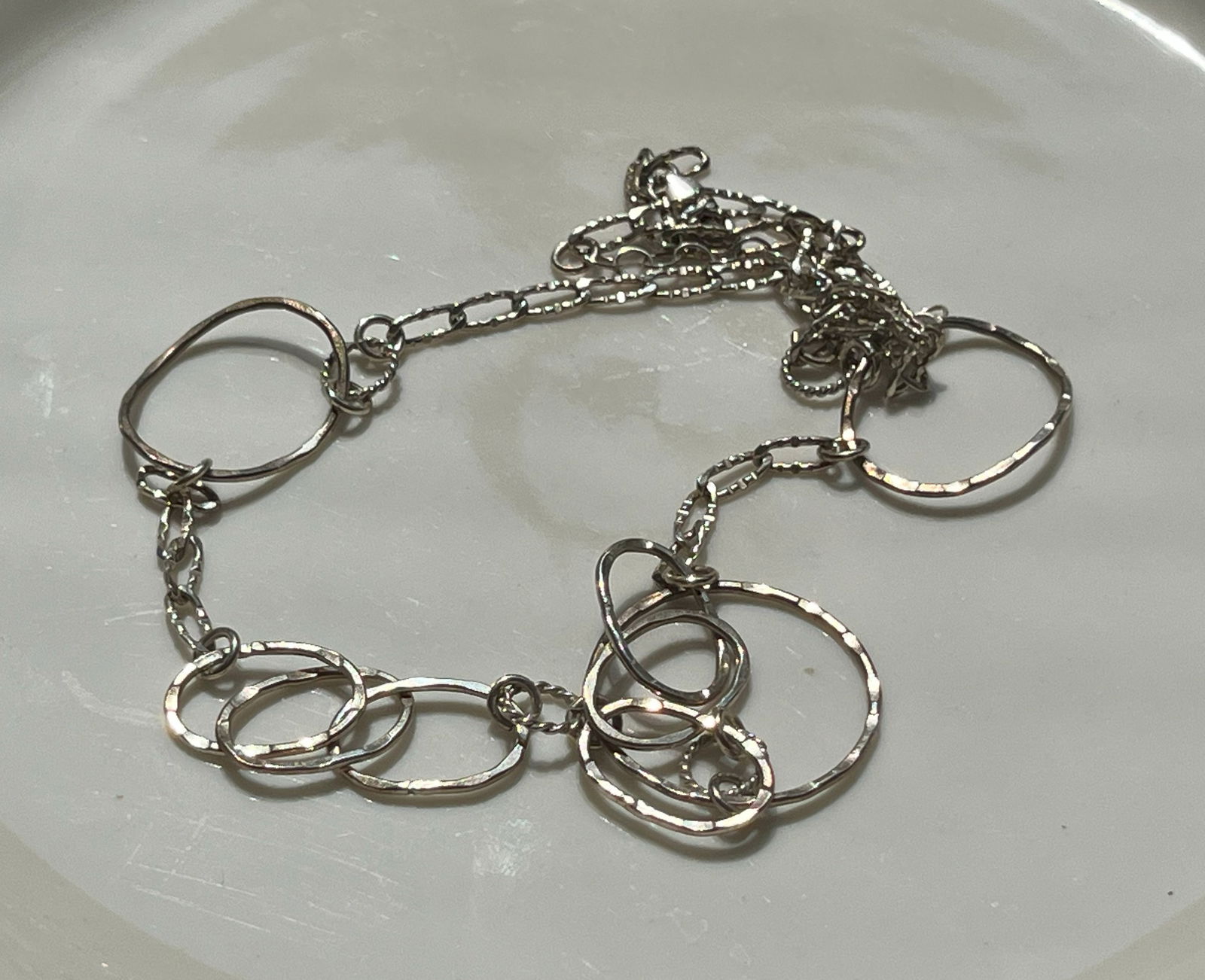Vintage Silver Necklace: Vintage Silver Necklace, weight: 10.1g.