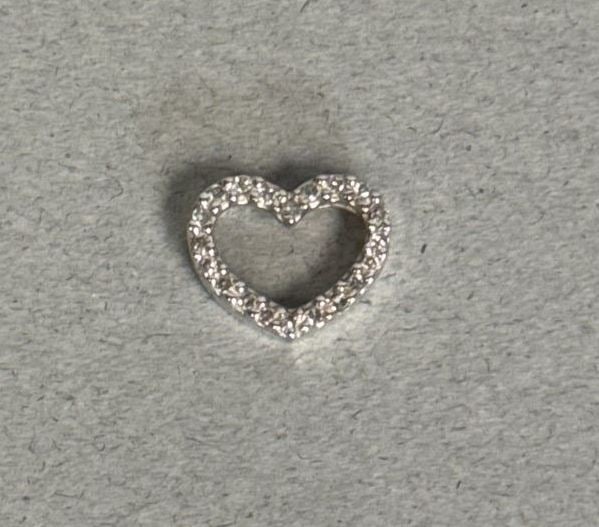 10k white gold diamond heart pendant: 10k white gold diamond heart pendant