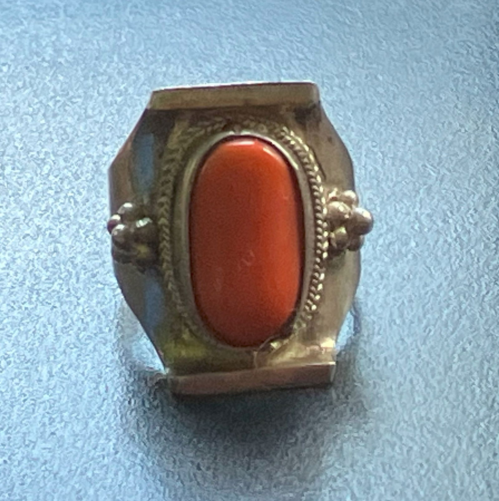 Vintage silver Coral Ring: Vintage silver Coral Ring, Size: 8, weight 9.1g