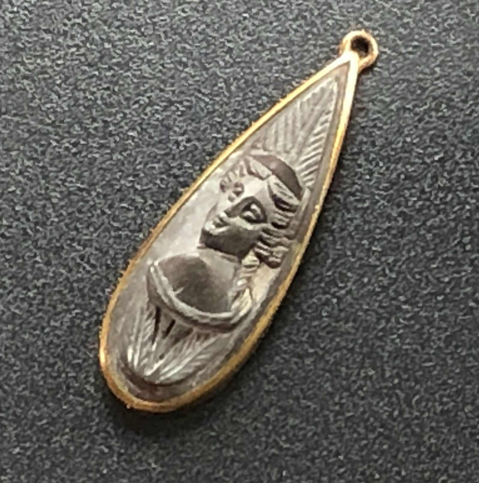 Vintage Cameo Pendant: Vintage Cameo Pendant