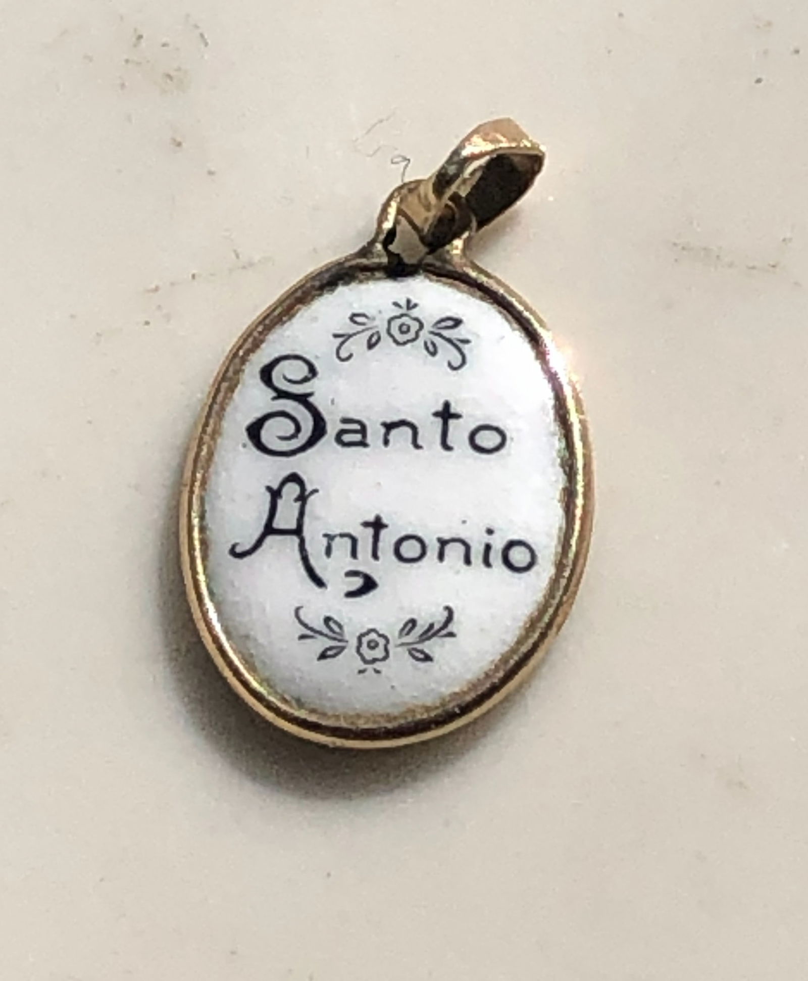 Vintage 10K Gold Pendant: Vintage 10K Gold Pendant, weight 0.6g