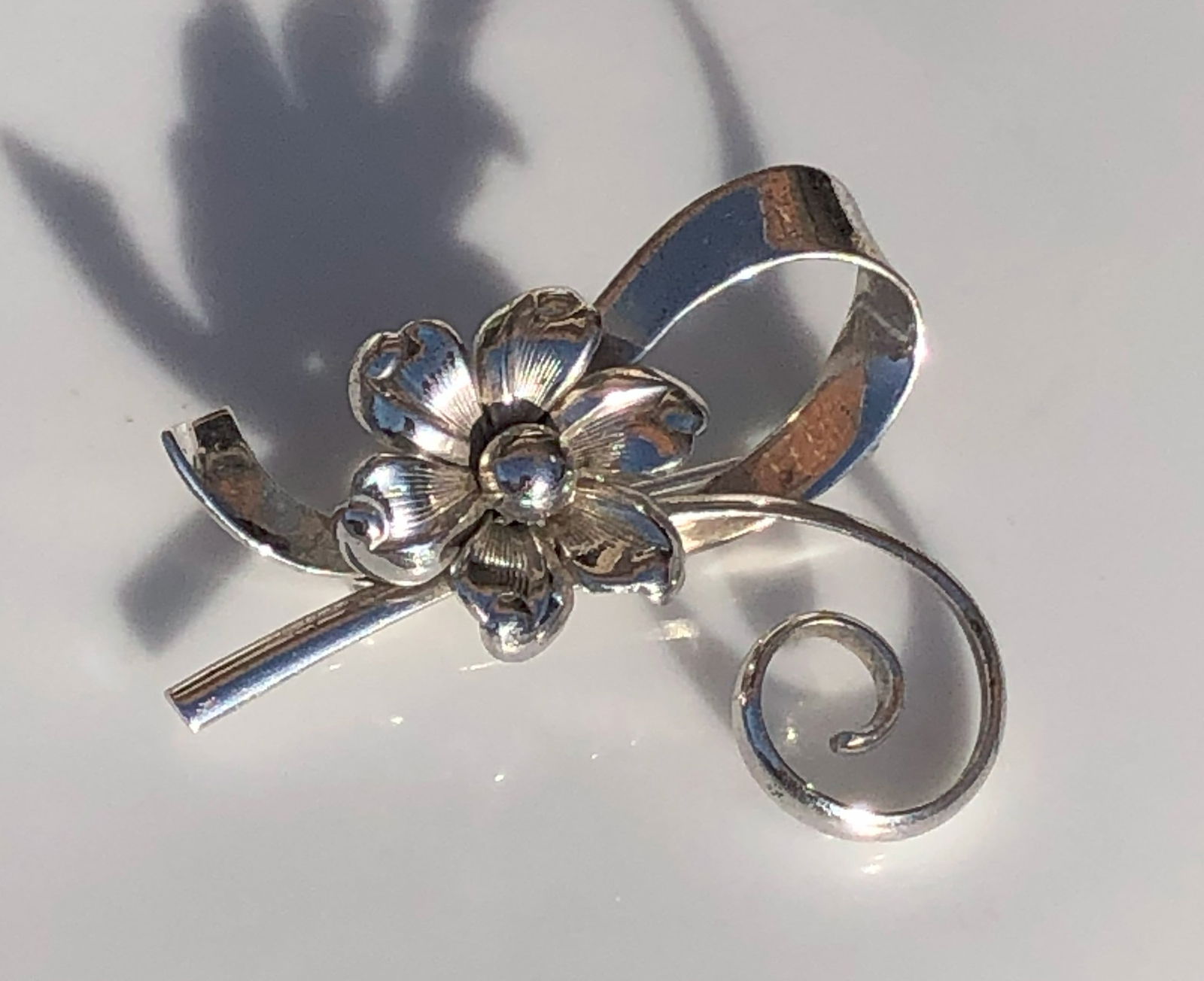 Vintage Silver Brooch Pin: Vintage Silver Brooch Pin