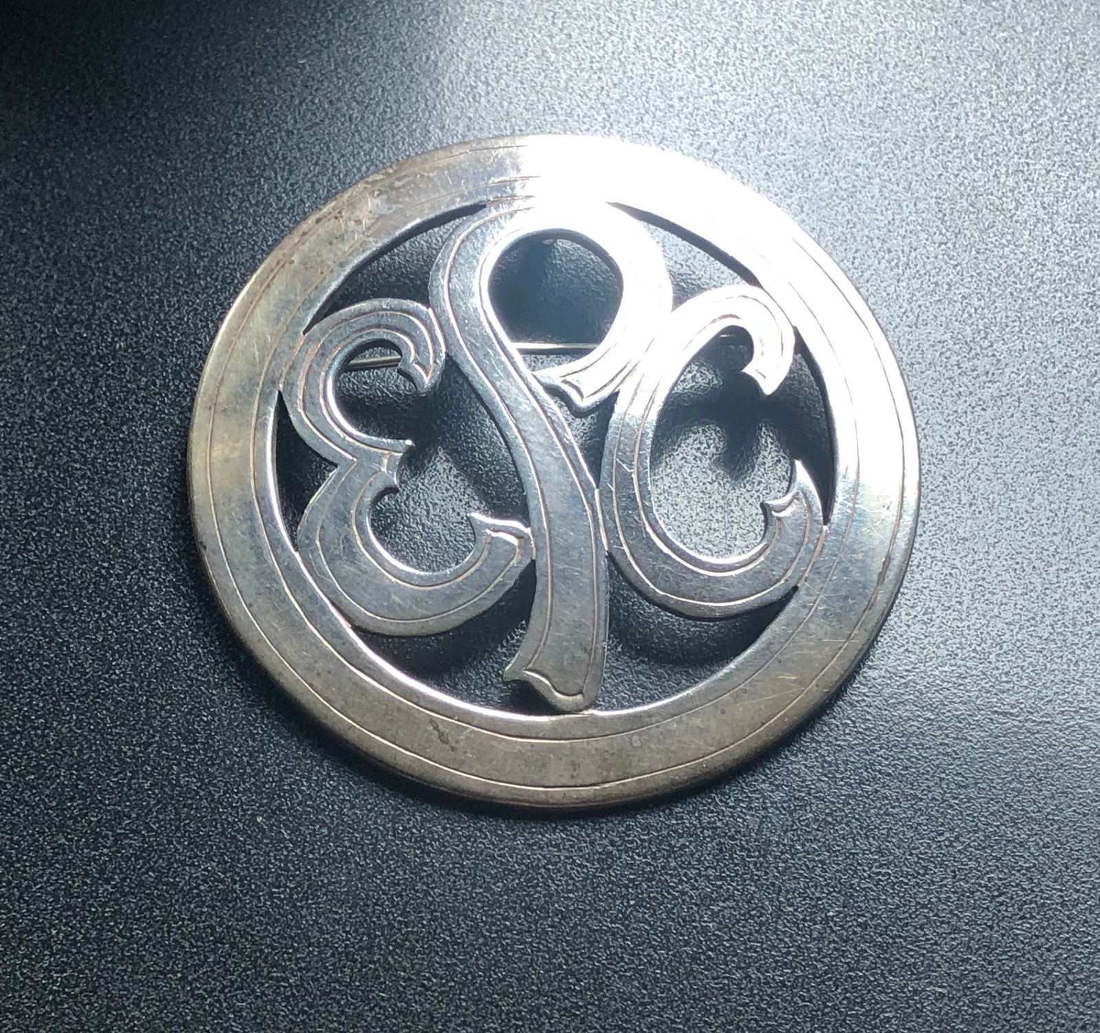 Vintage Silver Brooch Pin: Vintage Silver Brooch Pin, Size: 2.25", weight 21.7g