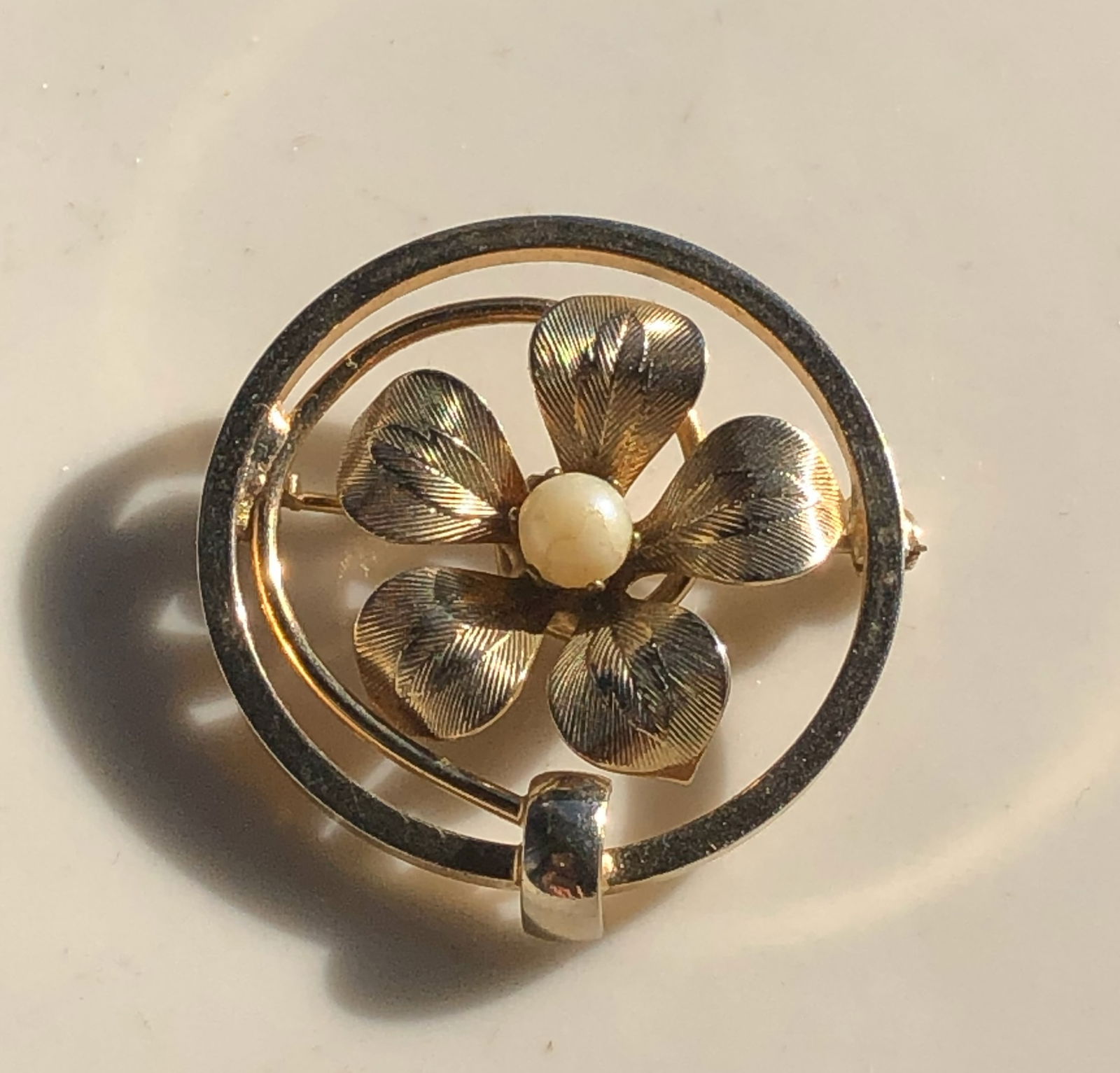 Vintage Gold Filled Floral Brooch: A beautiful Gold Filled vintage floral brooch with intricate detailing.