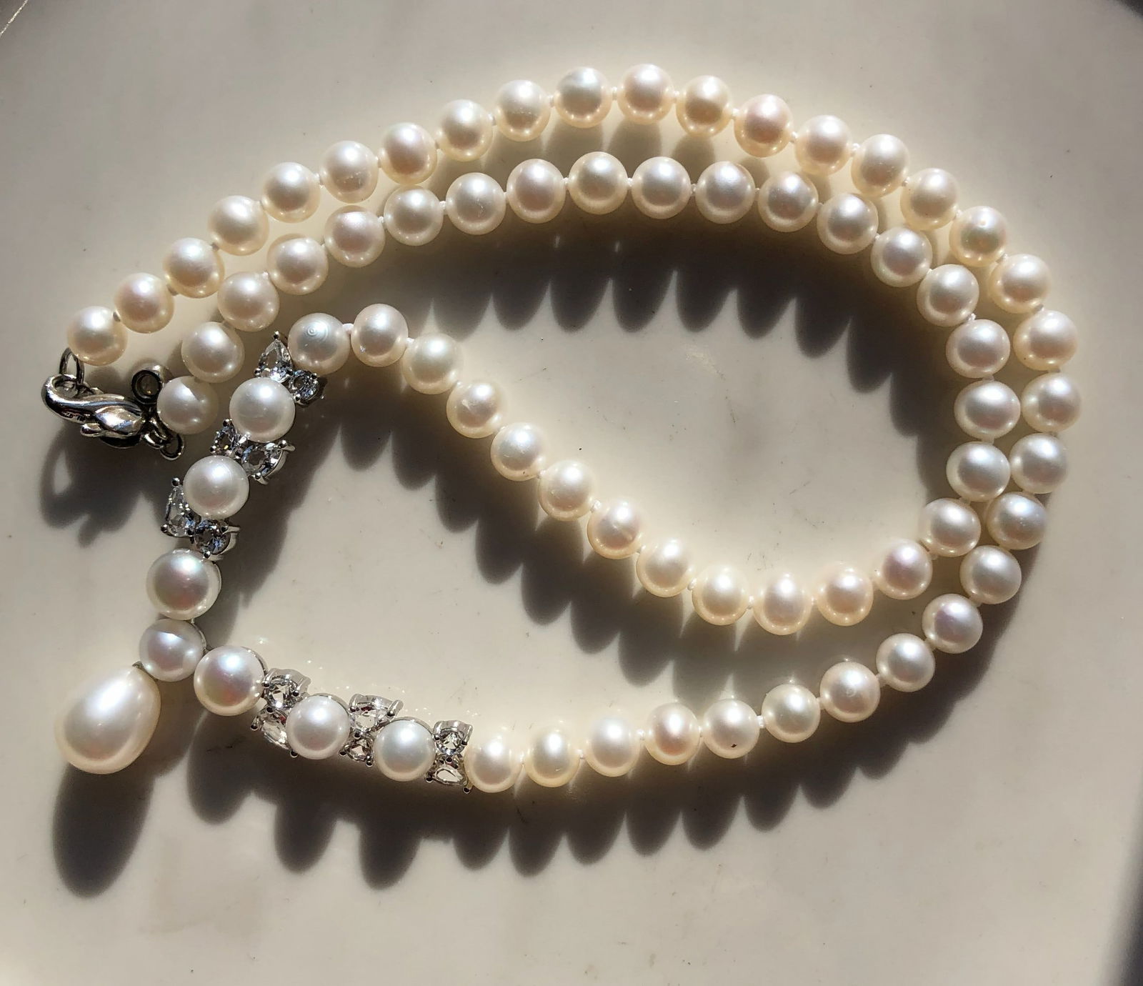 Natural Pearl Necklace with Silver Frame: Natural Pearl Necklace with Silver Frame