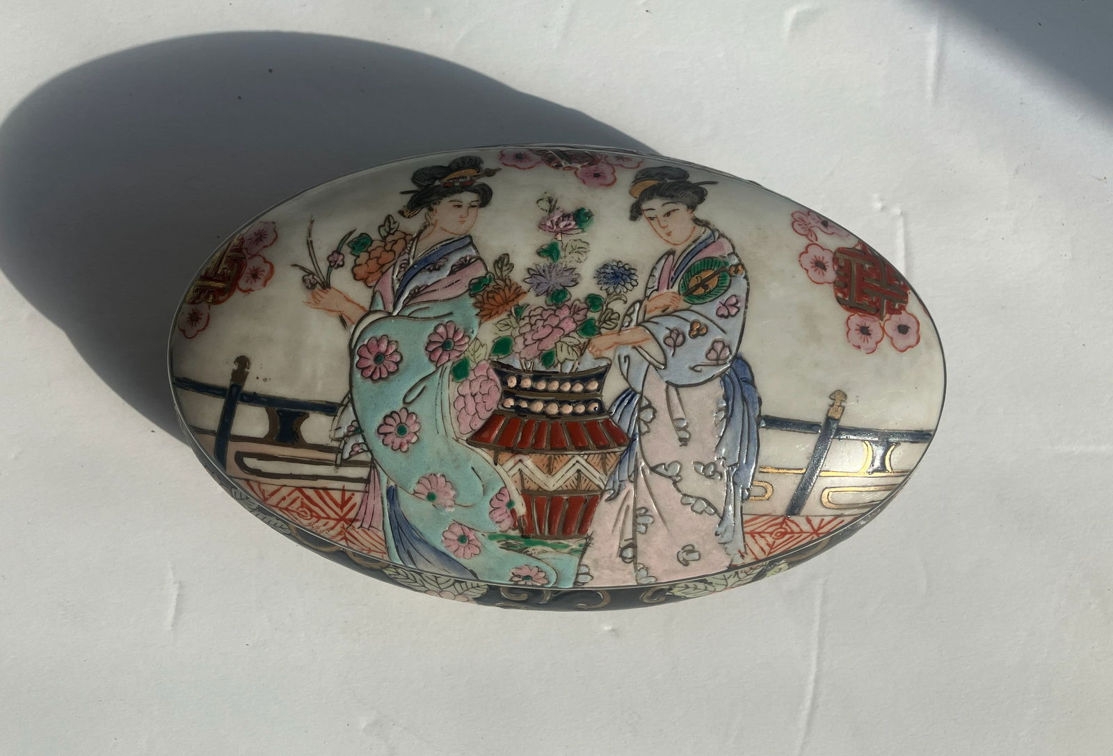 Vintage Enamel Porcelain Covered Bowl: Vintage Enamel Porcelain Covered Bowl, Size: 6"