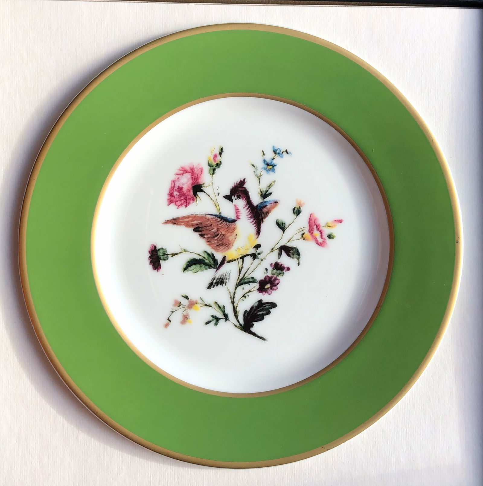 White house Desert Plate: A beautifully designed Whitehouse decorative plate, diameter: 7.5"