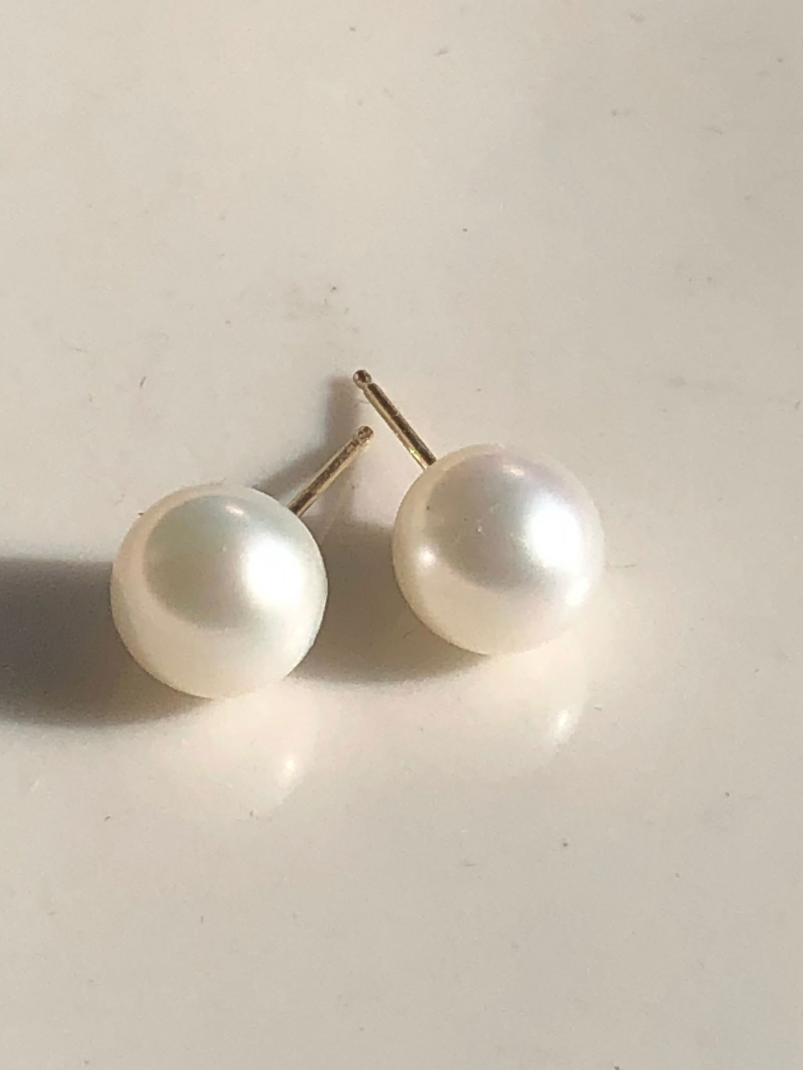 Pair of 14K Gold Pearl Earrings: Pair of 14K Gold Pearl Earrings
