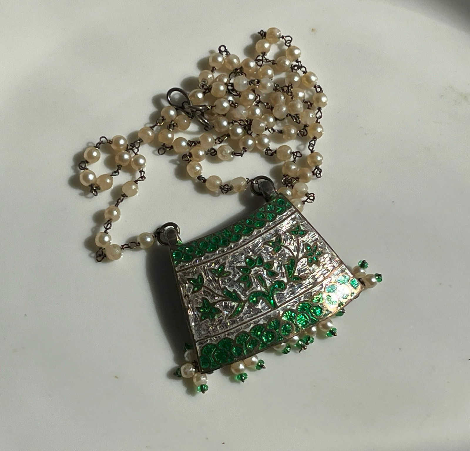 Vintage Enamel Necklace: Vintage Enamel Necklace