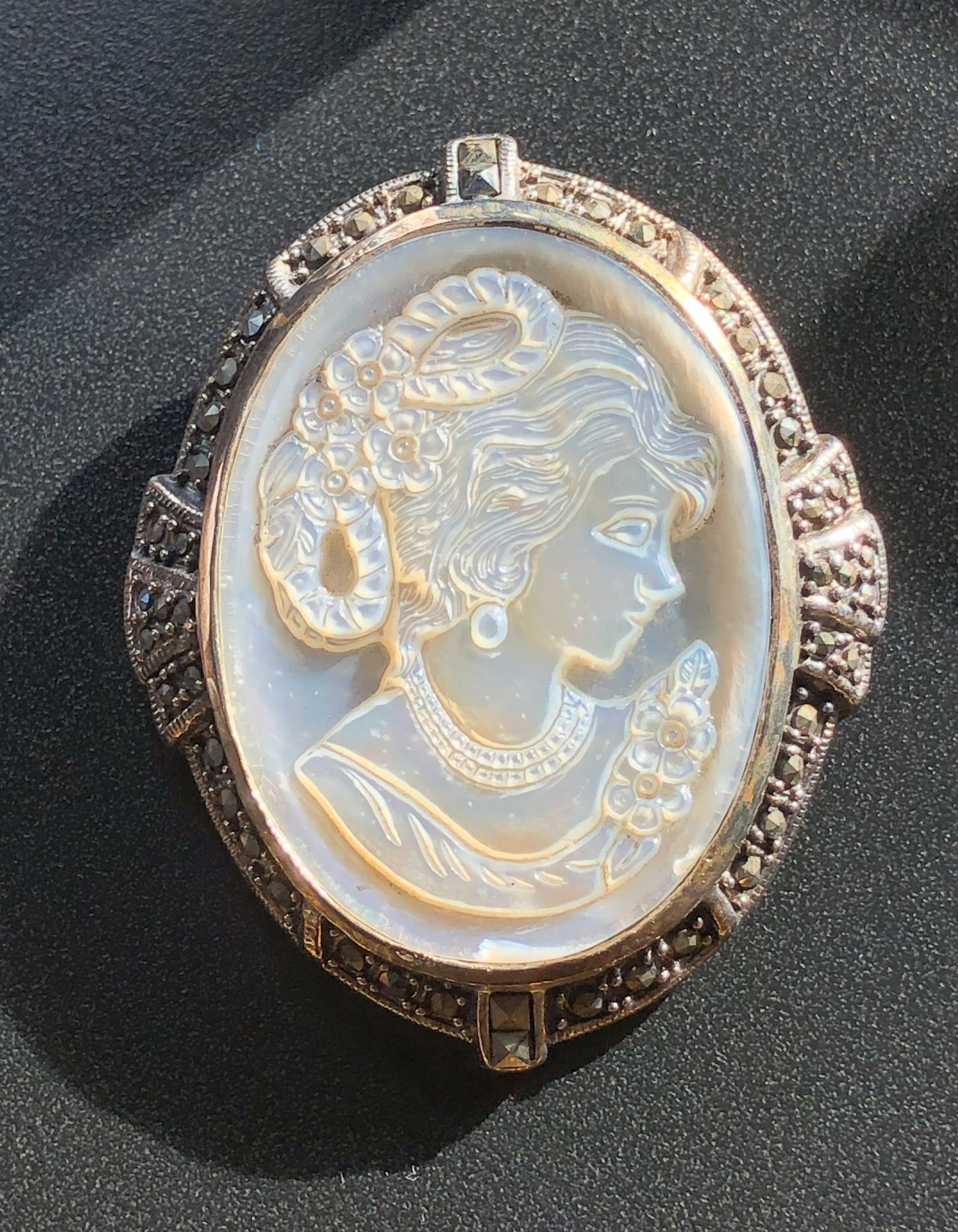 Vintage Silver Cameo Brooch Pin: Vintage Silver Cameo Brooch Pin, Size: 2"