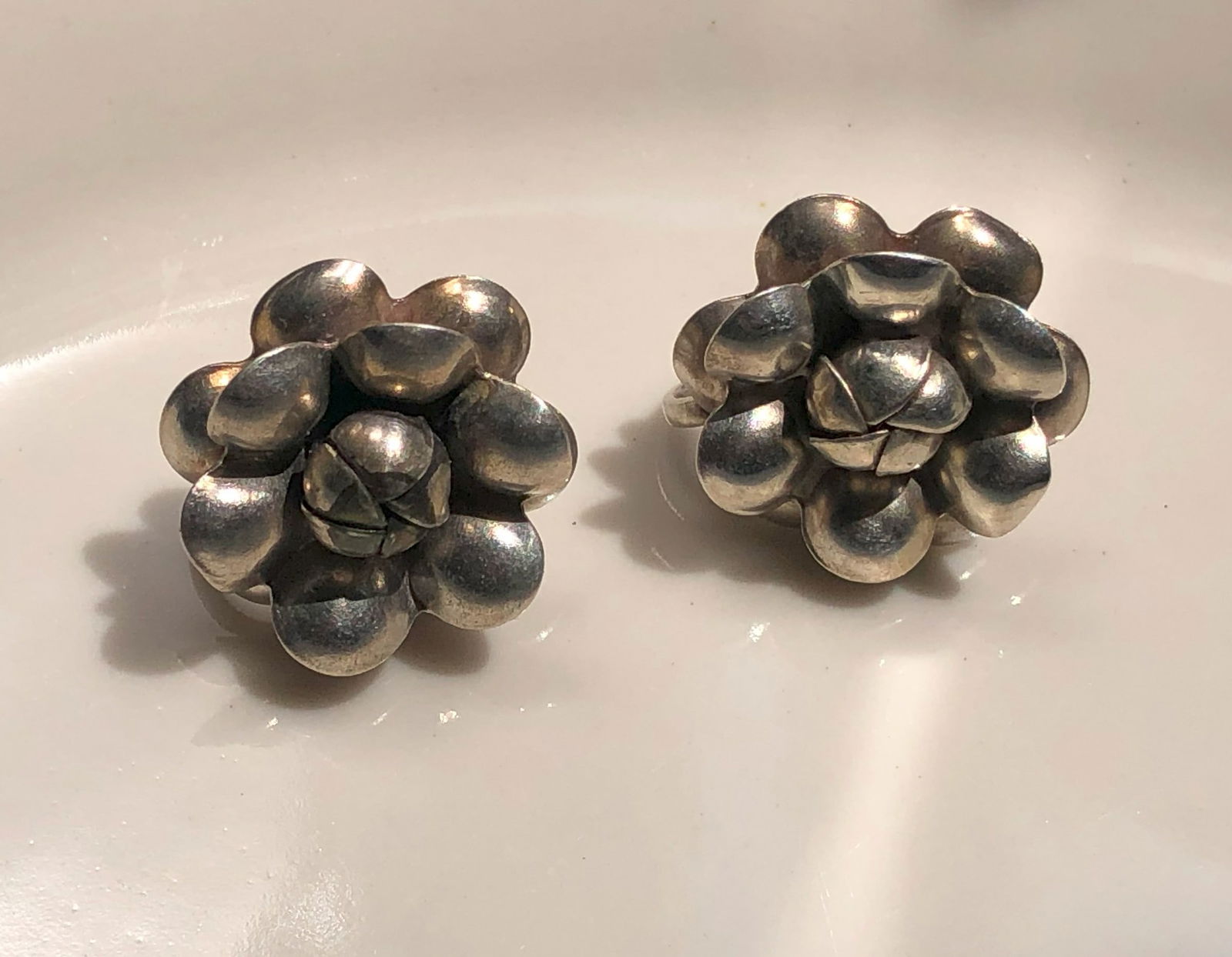 Pair of Silver Earrings: Pair of Silver Earrings, weight 6.9g