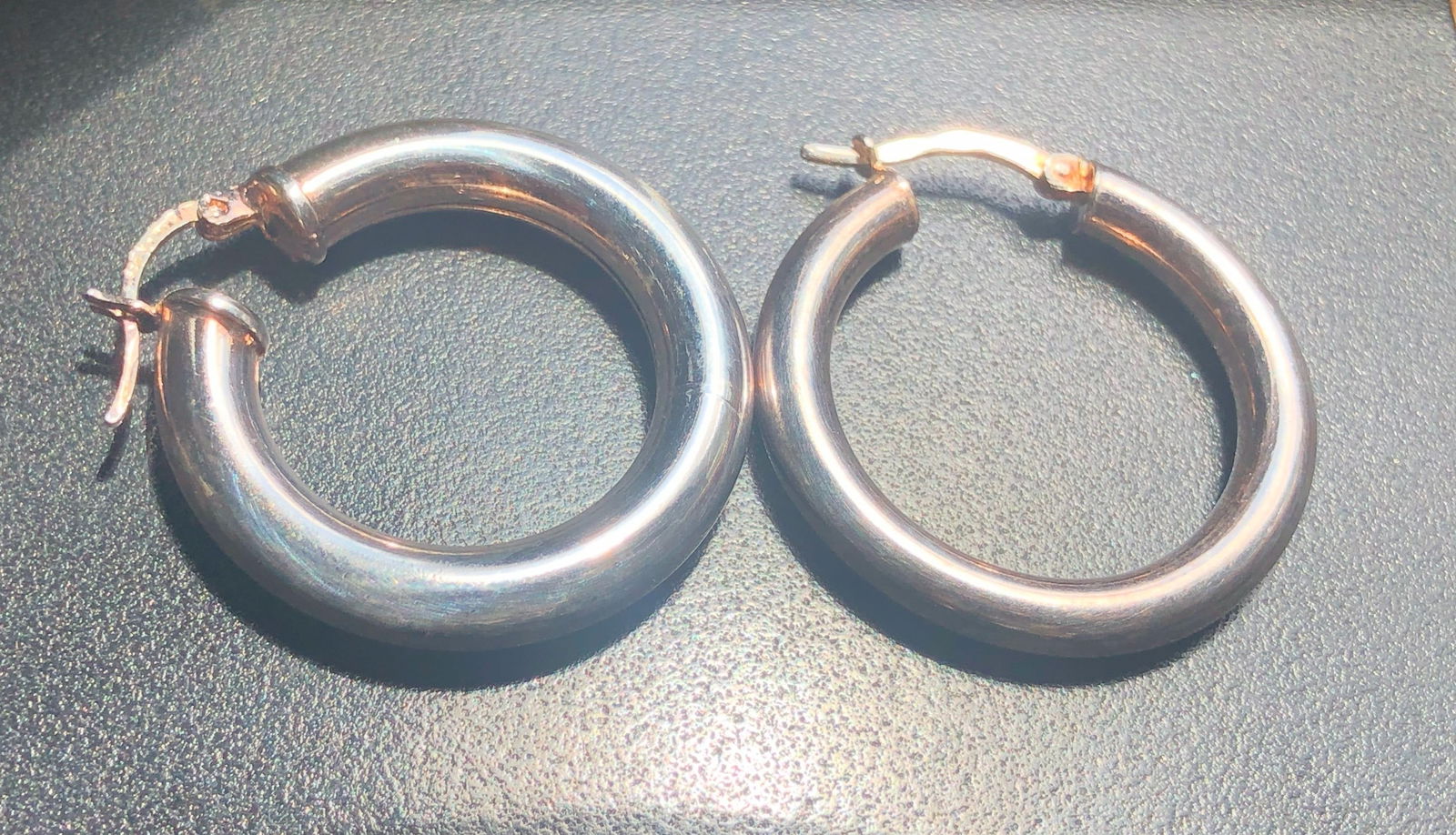 Pair of Silver Earrings: Pair of Silver Earrings, weight 6g