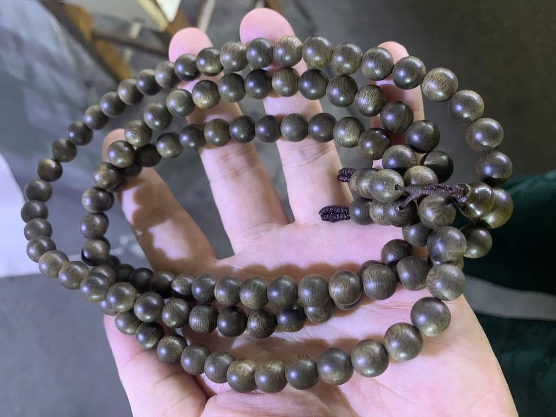 Vintage Chen Xiang Beads Prayer Necklace: Vintage Chen Xiang Beads Prayer Necklace