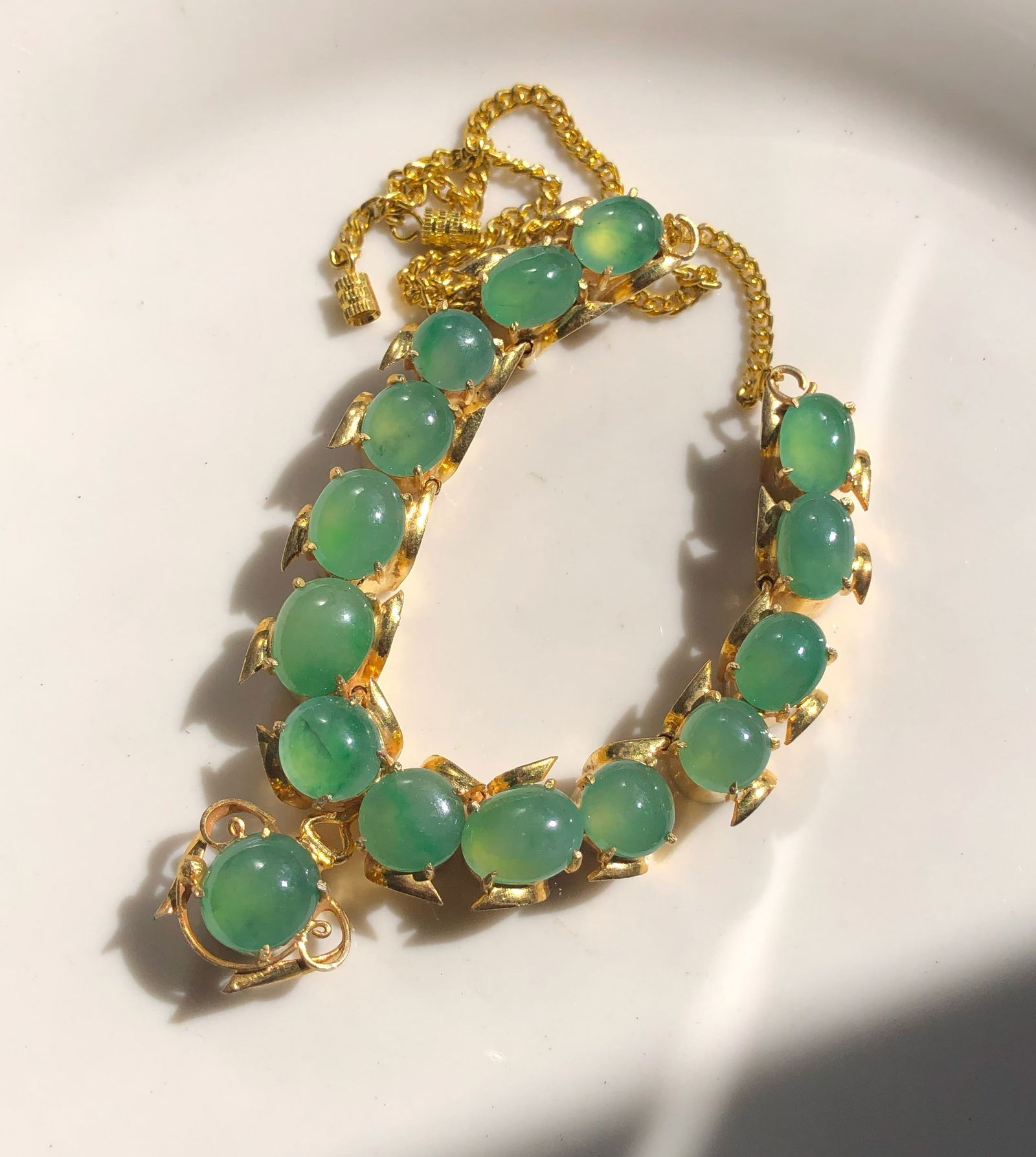 Natural Jadeite Necklace with GIA Certificate: Natural Jadeite Necklace with GIA Certificate