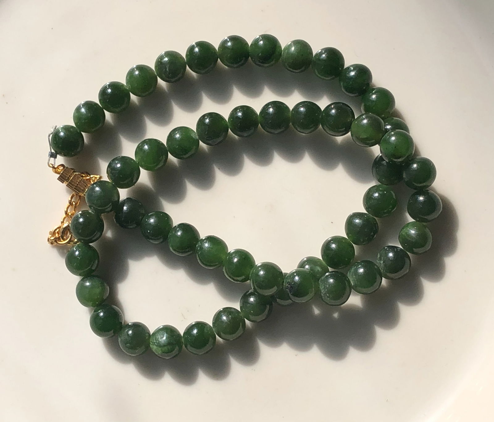 Vintage Green Jade Necklace: Vintage Green Jade Necklace, Length: 17"