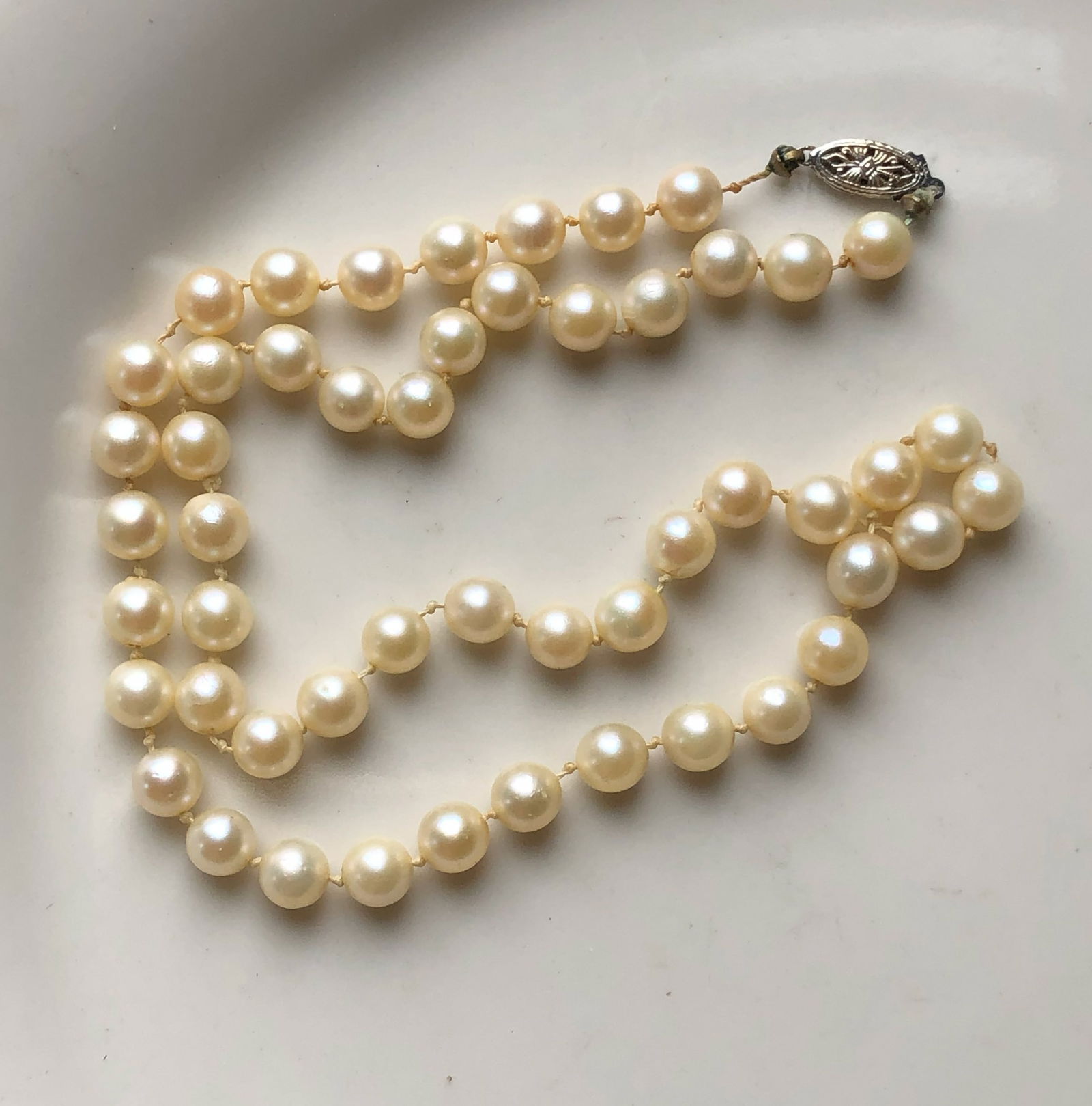 Vintage 14K Gold Clasp Sea Pearl Necklace: Vintage 14K Gold Clasp Sea Pearl Necklace
