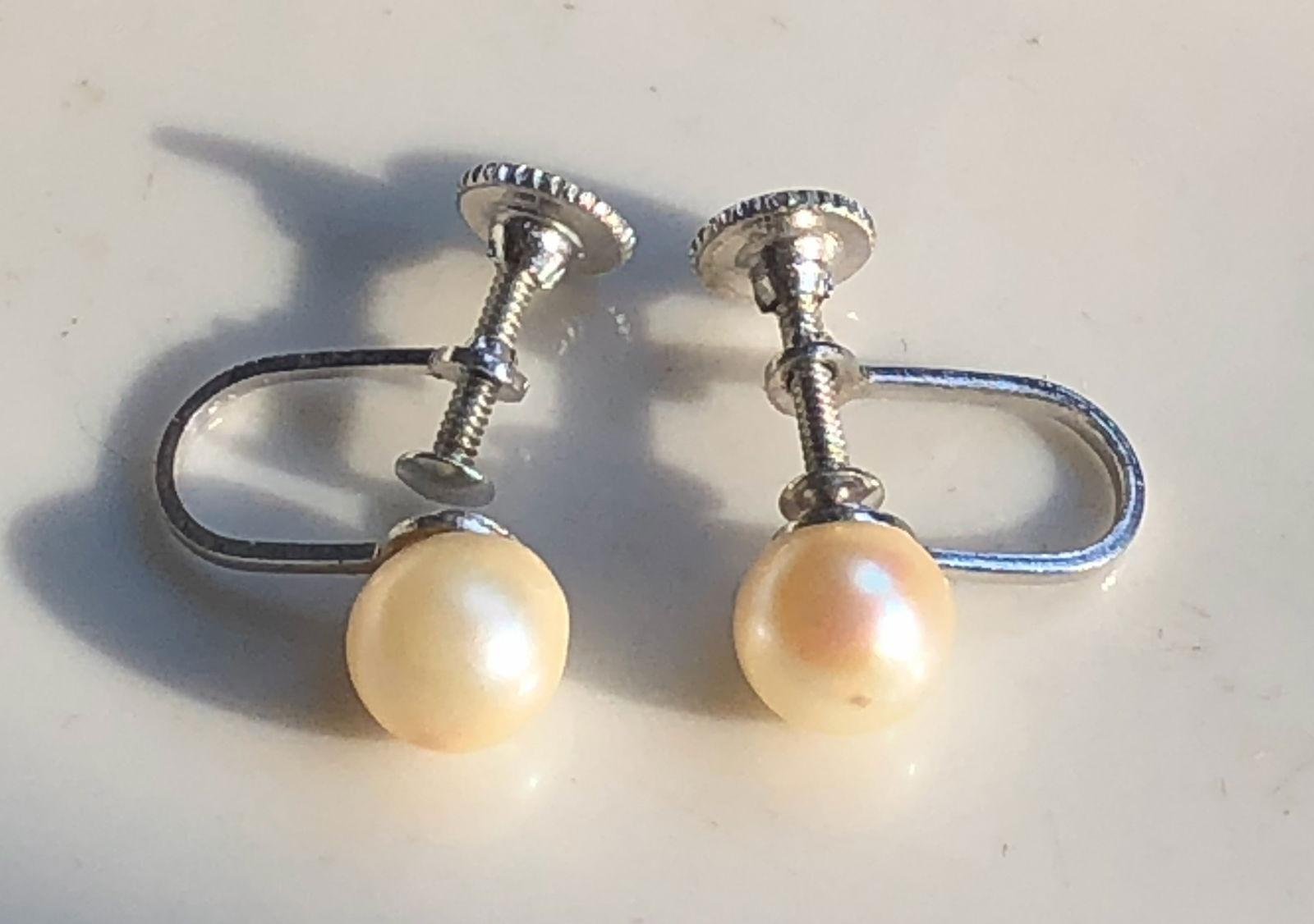 Sea Pearl Screw Back Silver Earrings: Elegant sea pearl screw back Silver earrings with a classic design.
