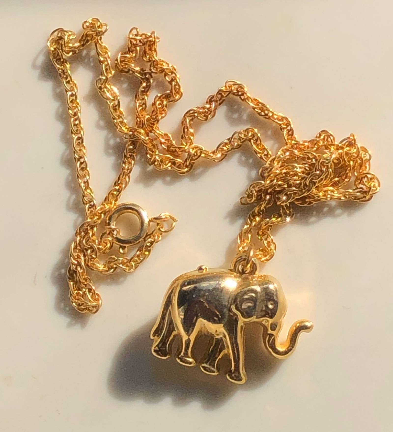Gold Color Elephant Necklace: Gold Color Elephant Necklace