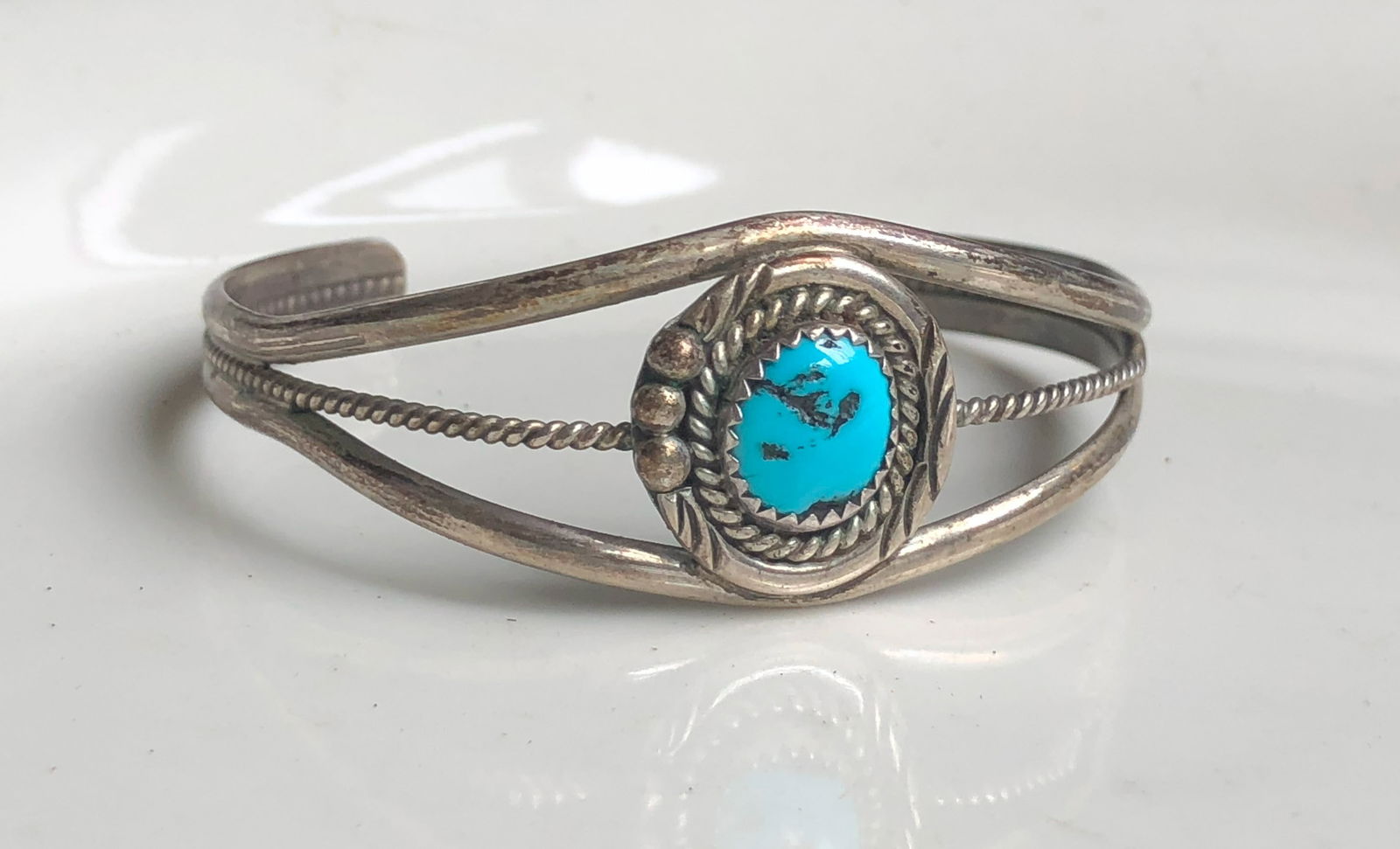 Vintage Silver Turquoise Bracelet: Vintage Silver Turquoise Bracelet