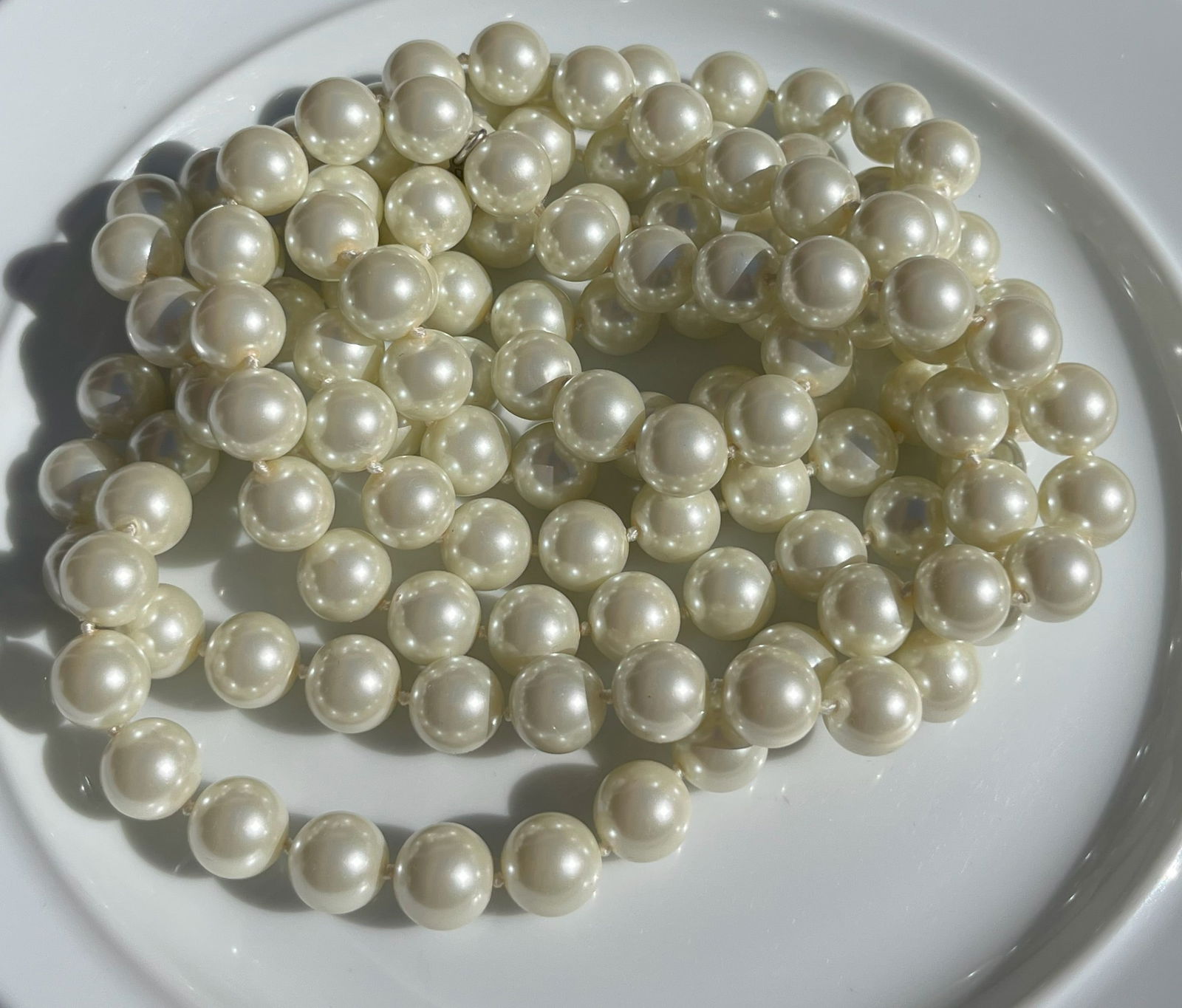 Huge Round Faux Pearl Necklace: Huge Round Faux Pearl Necklace