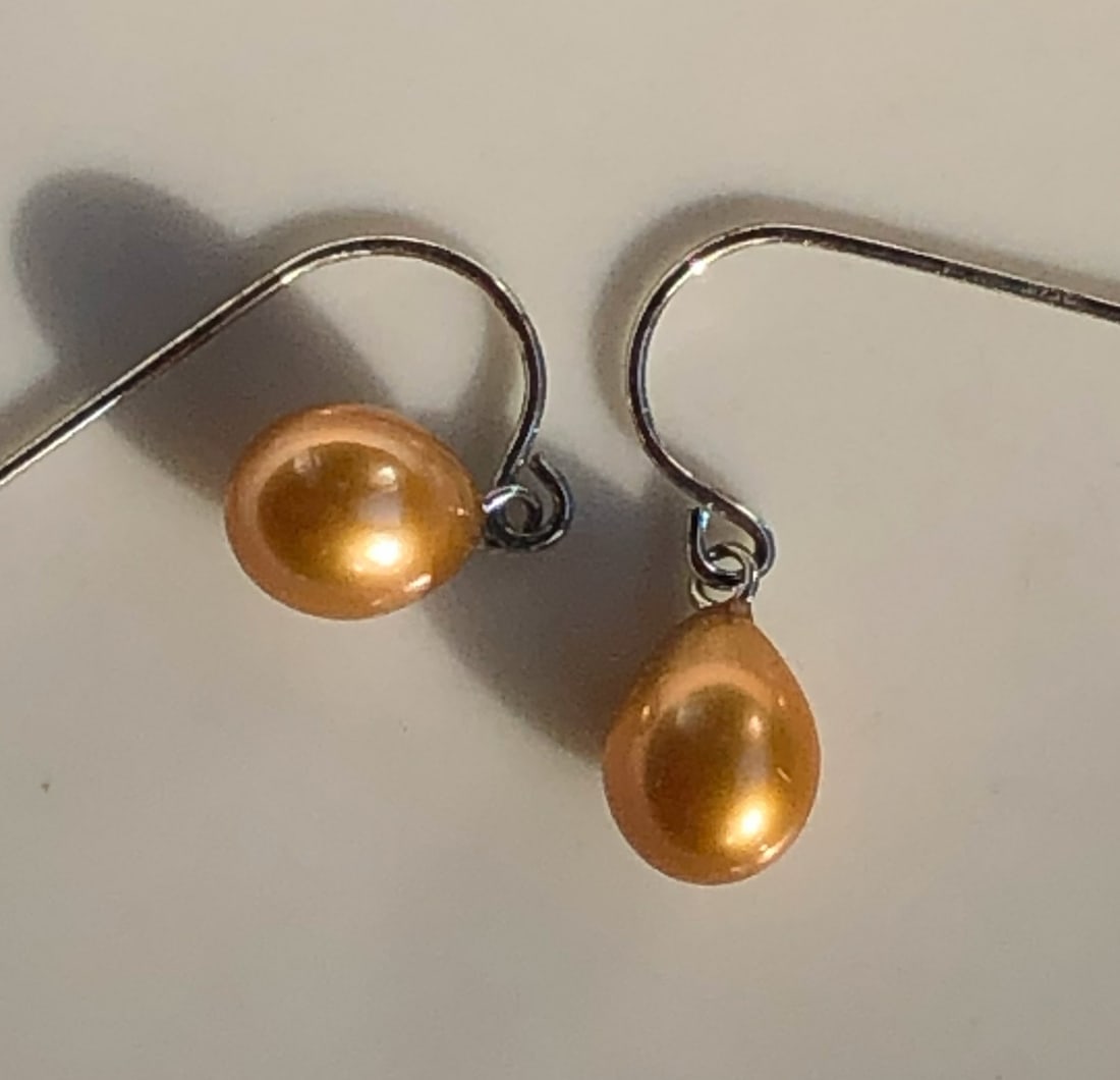 Pair of Pearl Earrings: Pair of Pearl Earrings