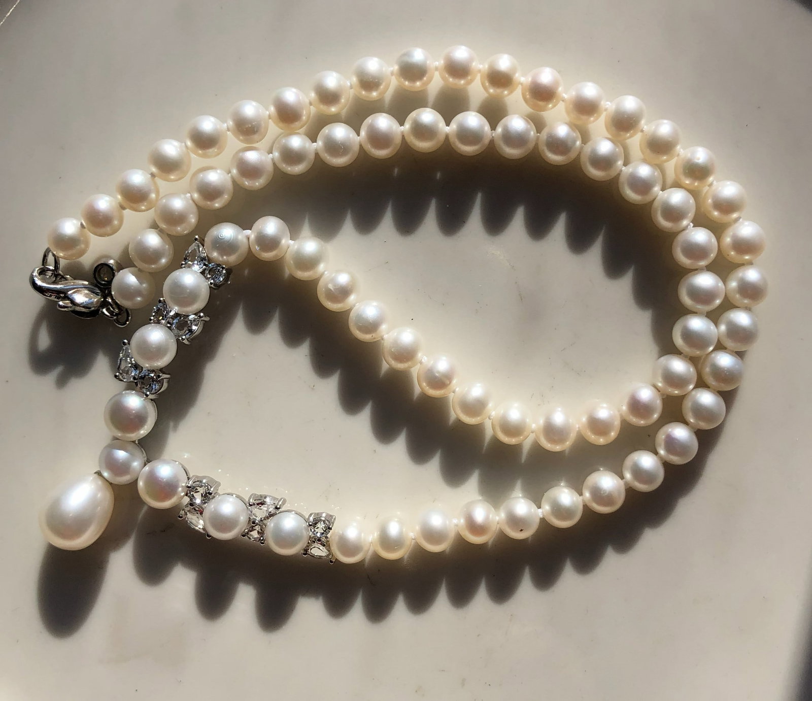 Natural Pearl Necklace with Silver Frame: Natural Pearl Necklace with Silver Frame
