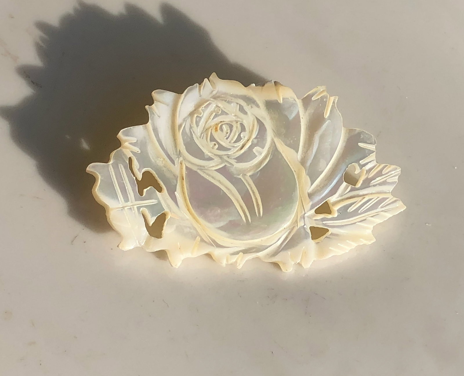 Vintage Mother of Pearl Brooch Pin: Vintage Mother of Pearl Brooch Pin, Size: 2"