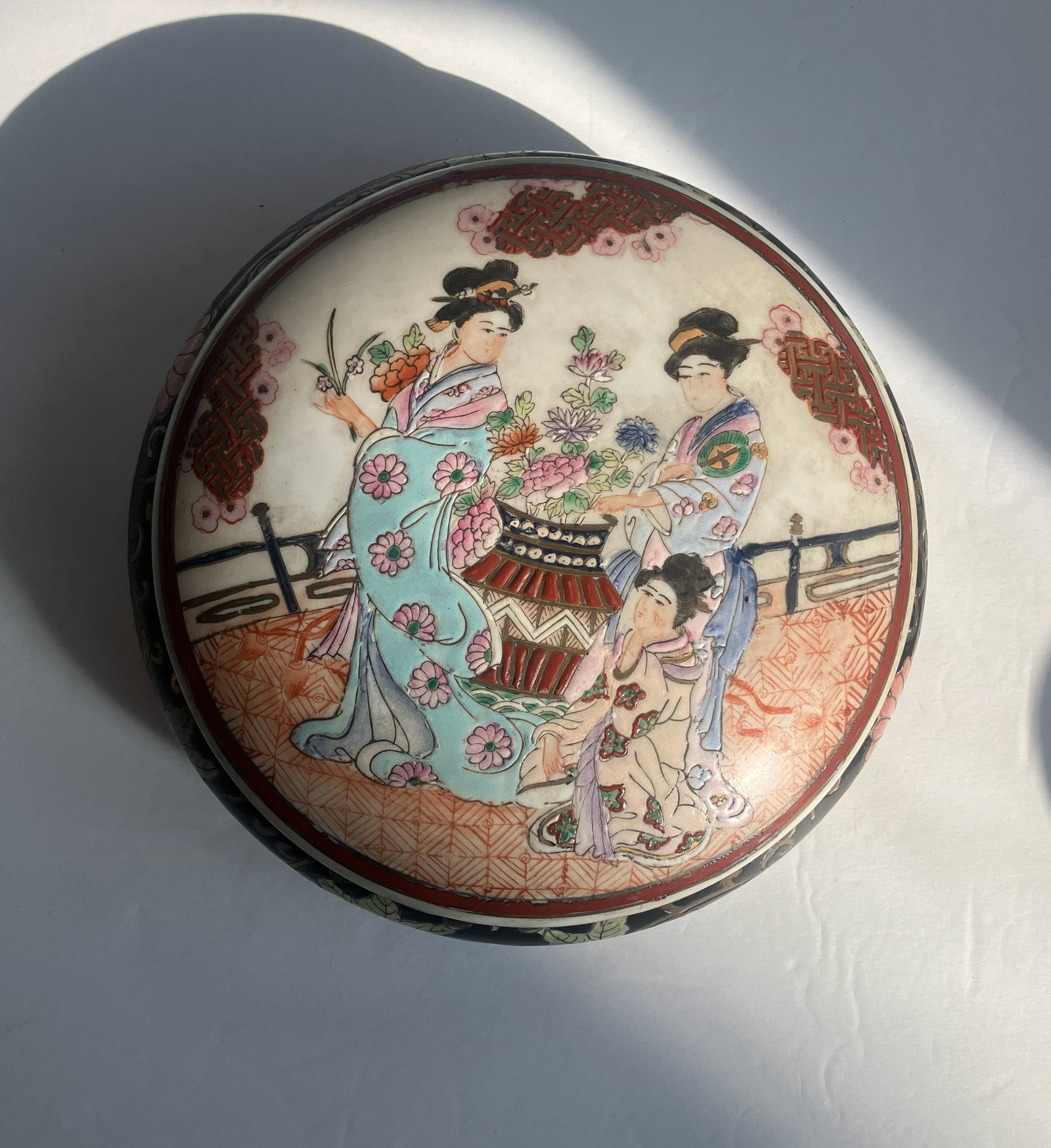 Vintagae Enamel Porcelain Box: Vintagae Enamel Porcelain Box, Diameter: 7"