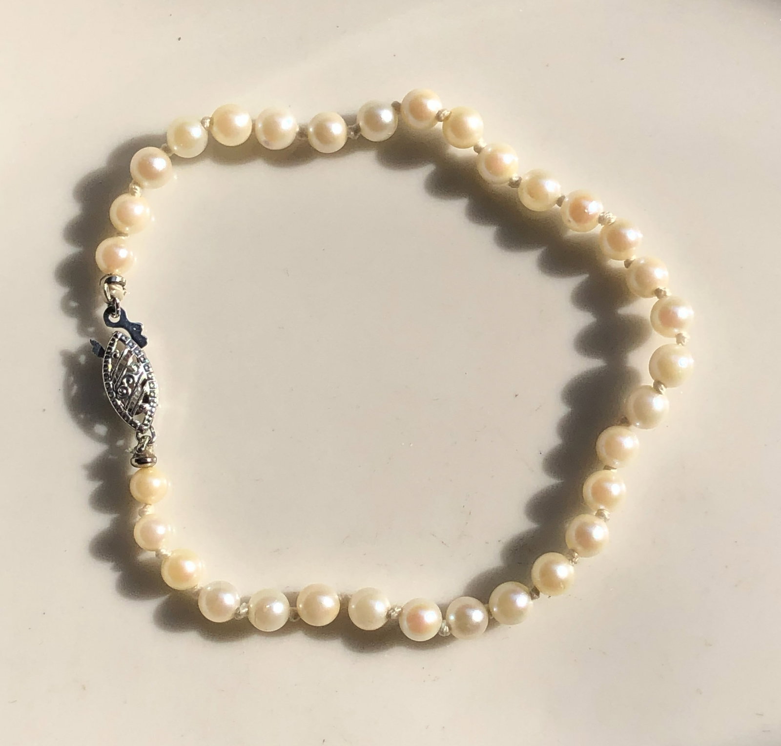 10K Gold Clasp Pearl Bracelet (1 of 4)