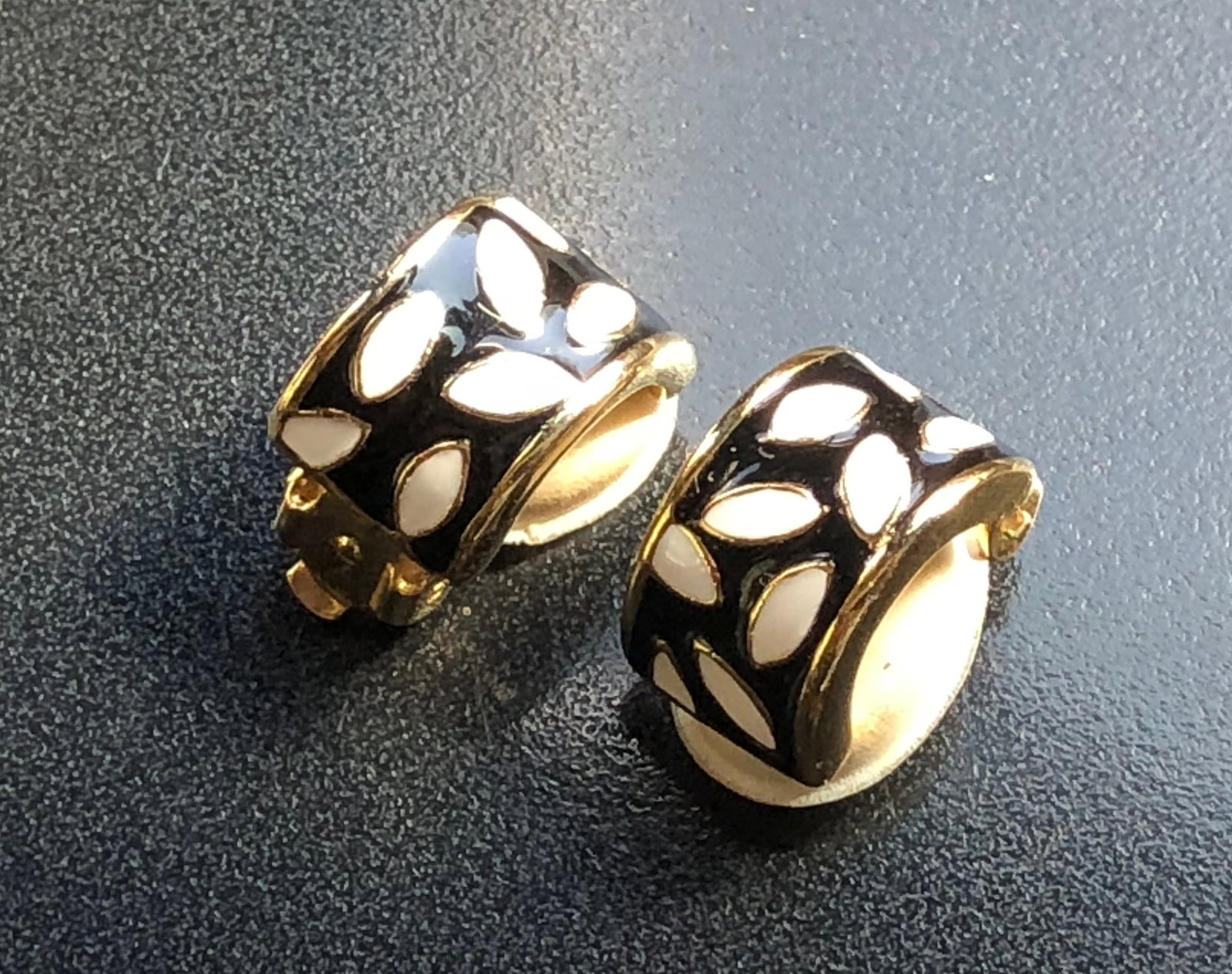 Pair of Earrings (1 of 2)