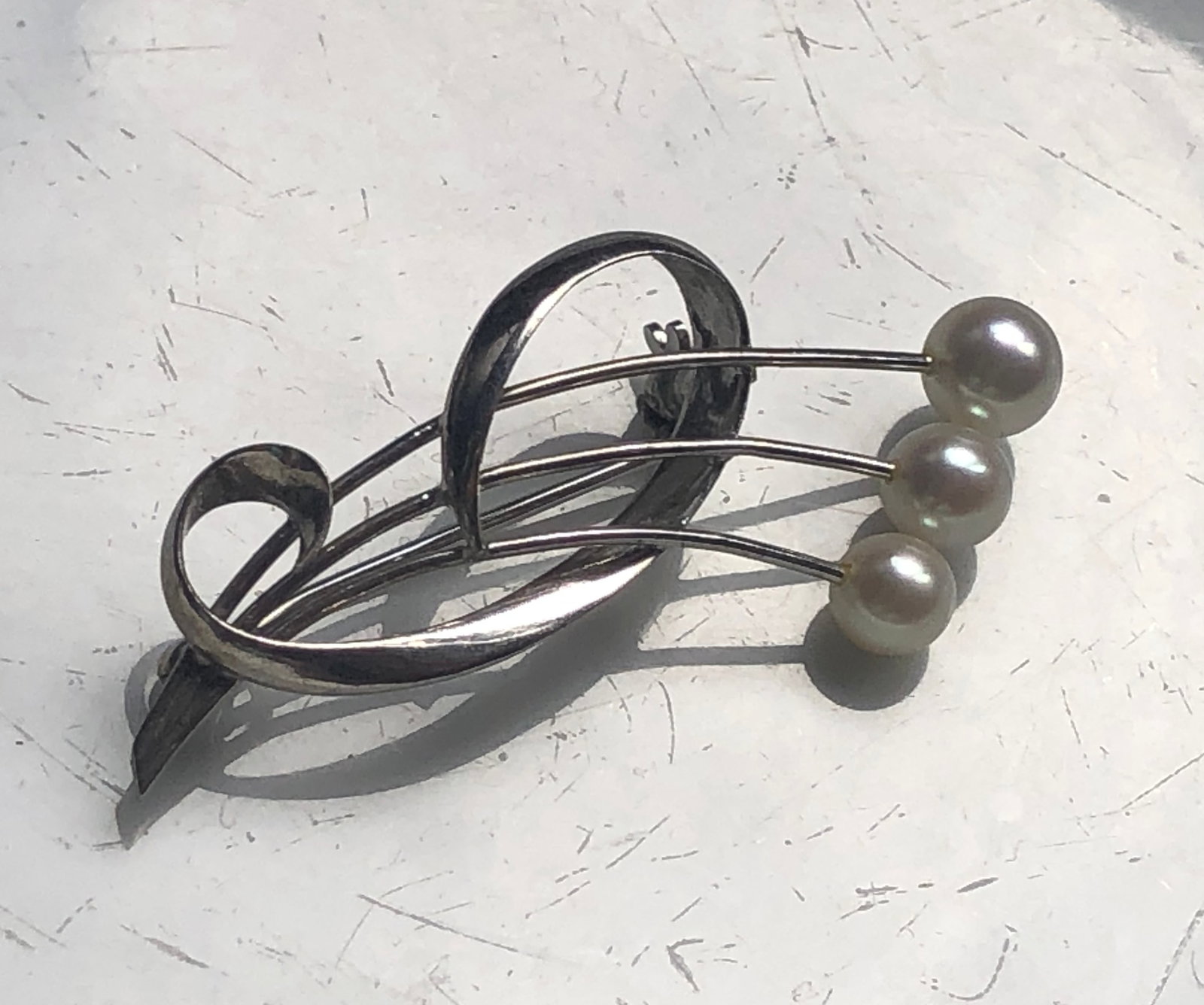 Silver Pearl Brooch Pin (1 of 2)
