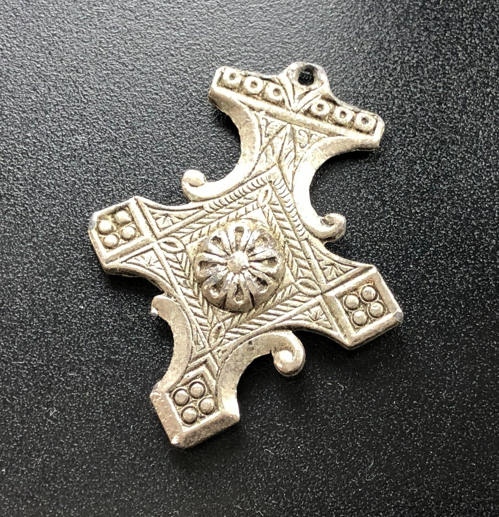 Vintage Silver Pendant: Vintage Silver Pendant, weight 10g