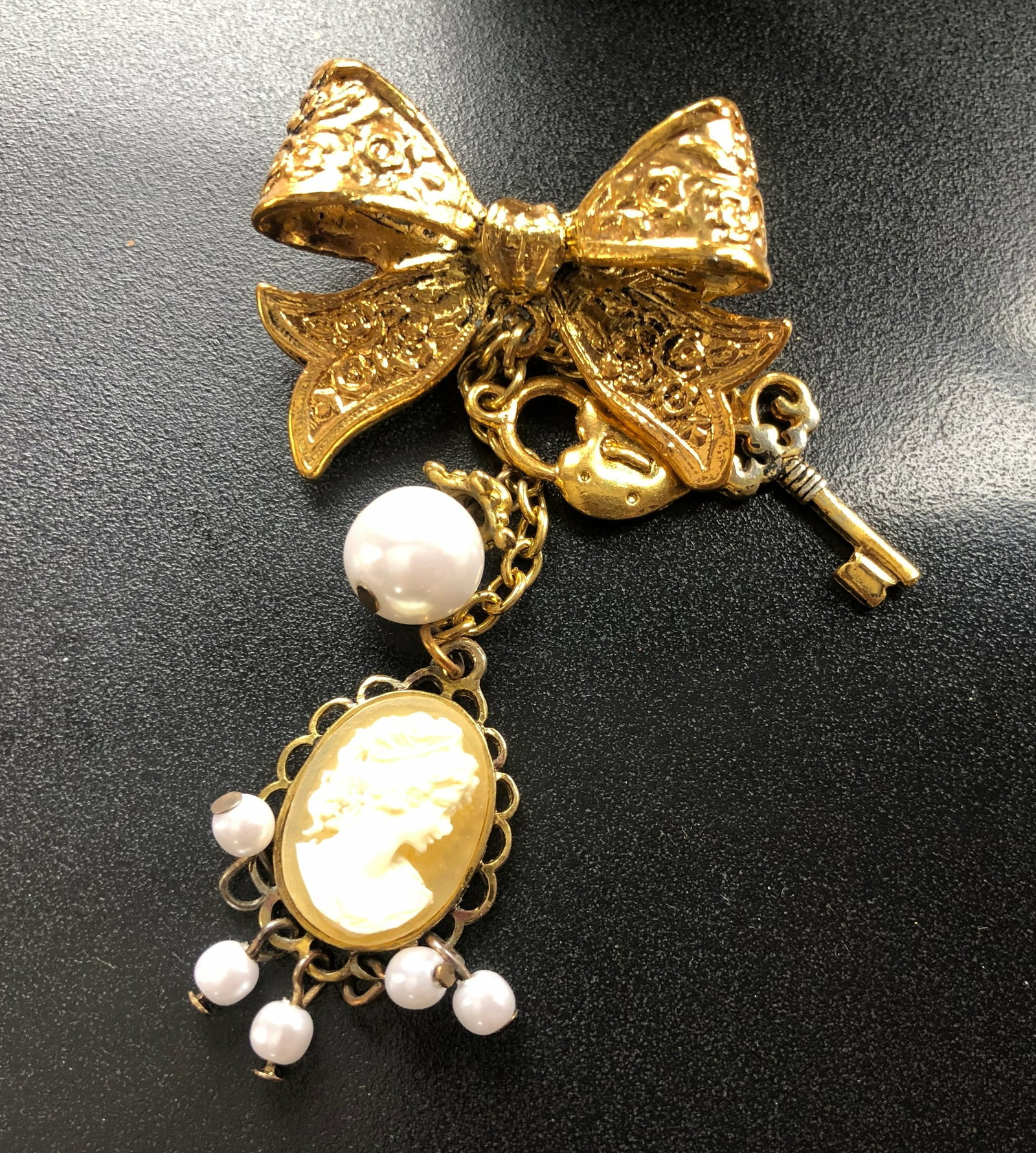 Vintage Brooch Pin (1 of 2)