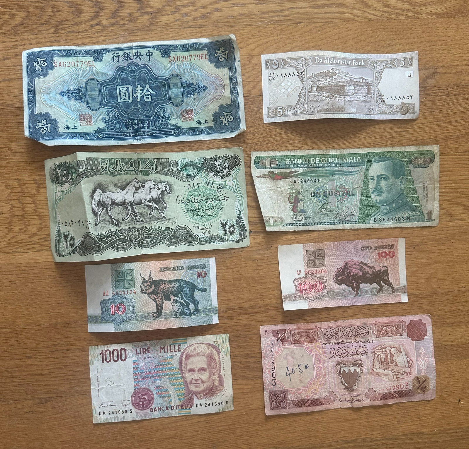 Collection of International Currencies: Collection of International Currencies