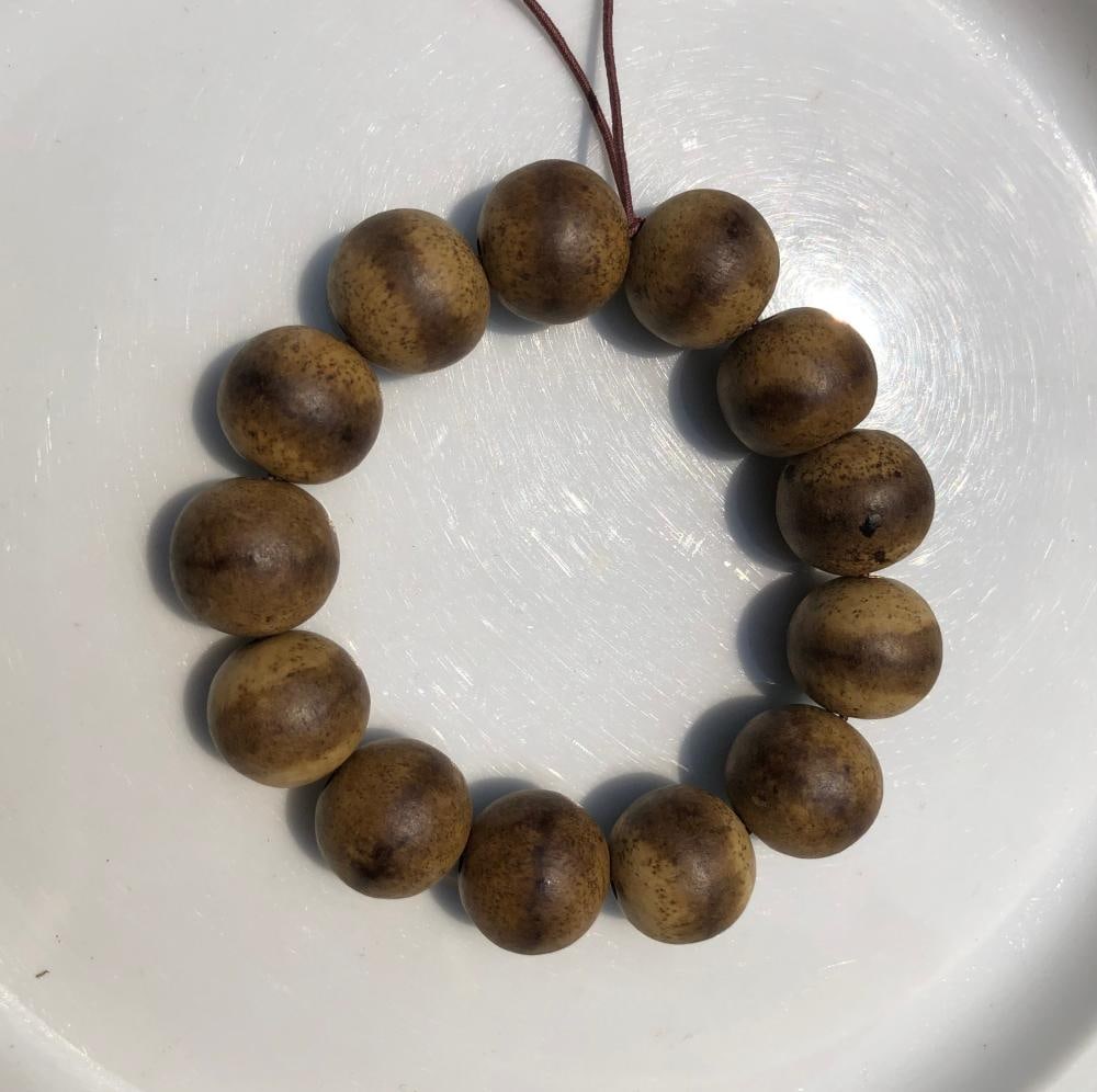 Vintage Chen Xiang and Nan Hong Beads Bracelet (1 of 2)