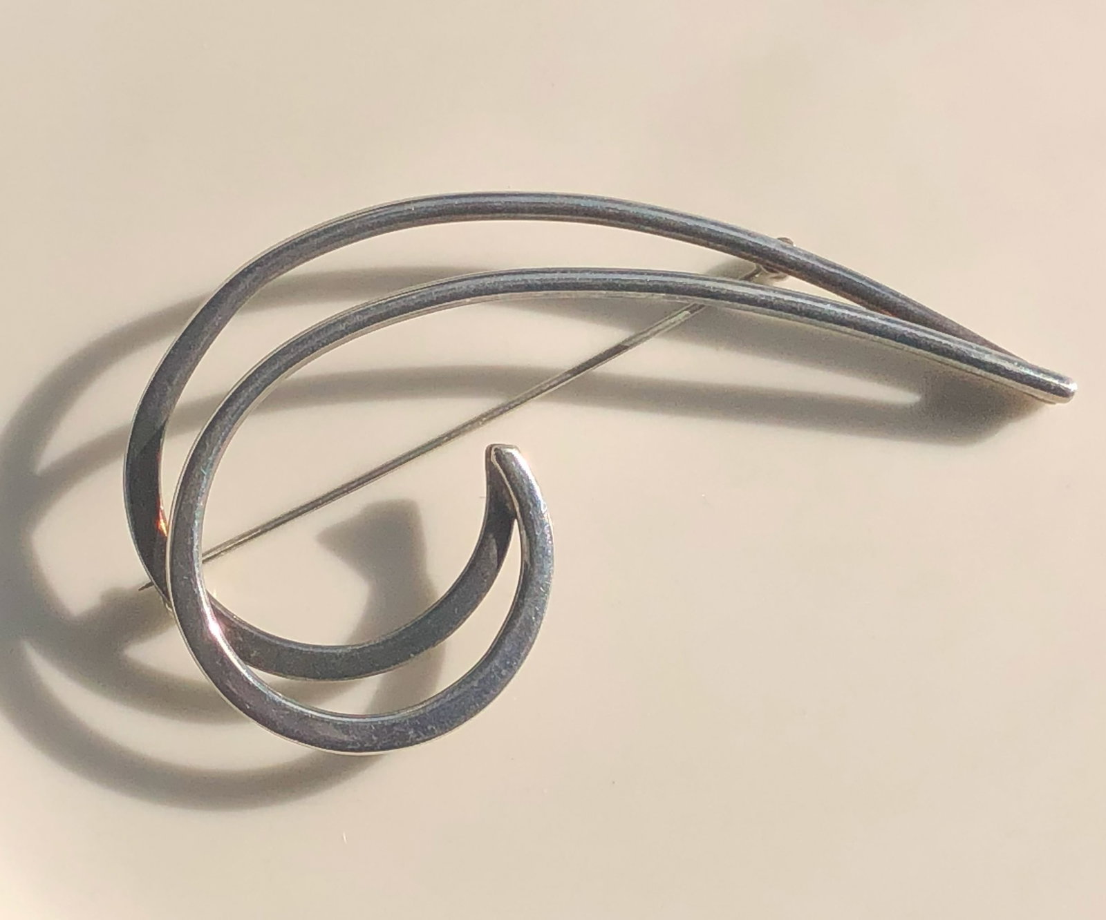 Vintage Silver Brooch Pin: Vintage Silver Brooch Pin, weight 15.4g