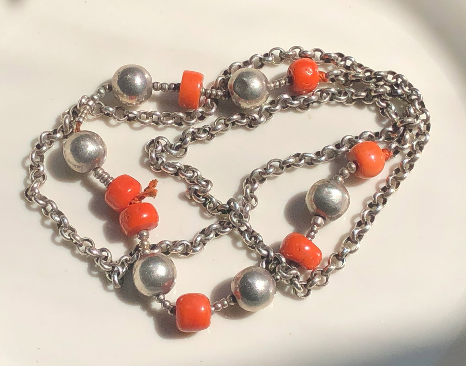 Vintage Silver Coral Necklace: Vintage Silver Coral Necklace, weight 49.1g