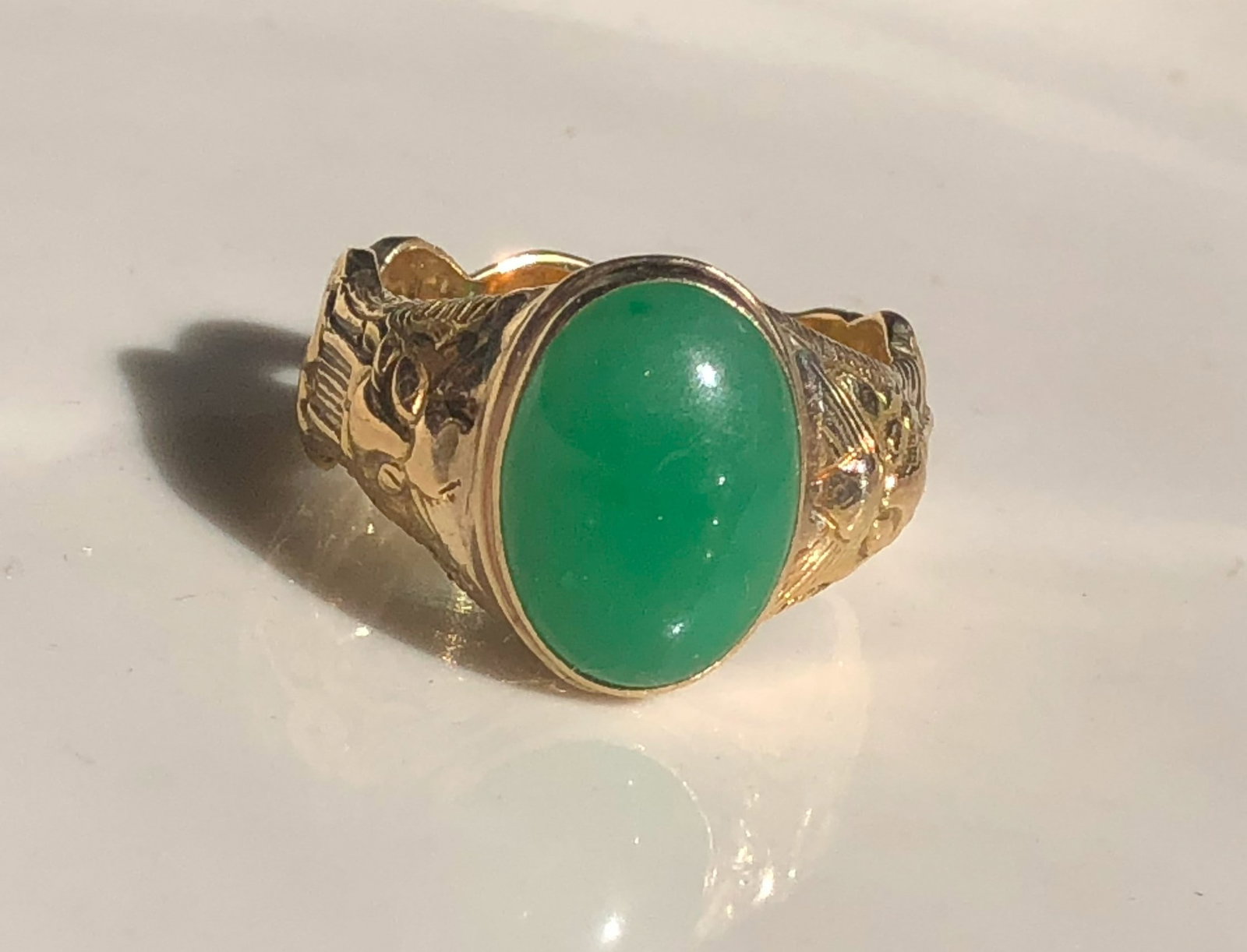 14K Gold Green Jadeite Ring: 14K Gold Green Jadeite Ring