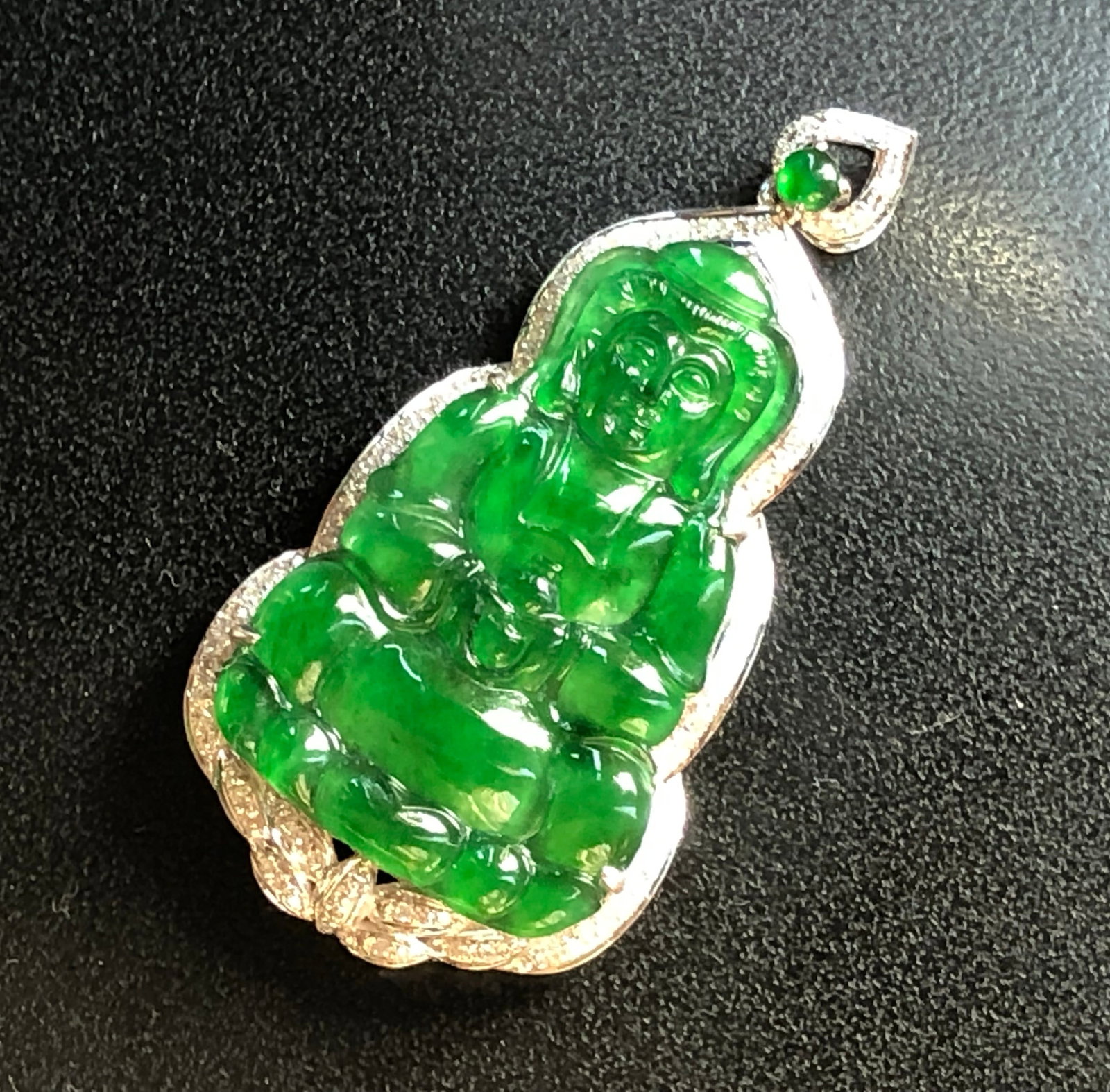 18K gold diamond Natural Jadeite Pendant: 18K gold diamond Natural Jadeite Pendant, size: 1.75"